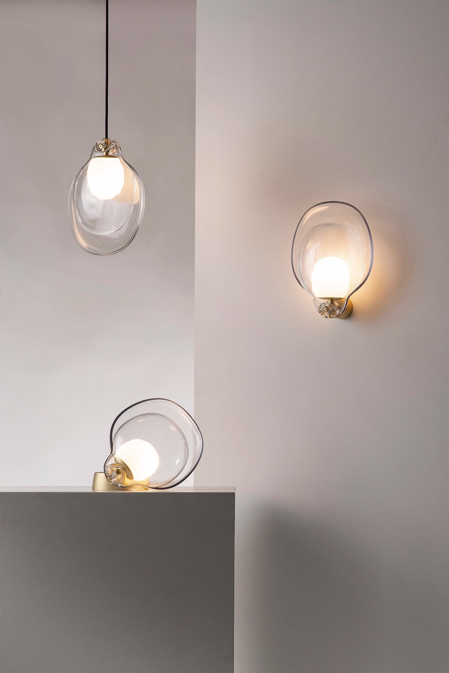 Elegant Petal Table Lamp - Modern Bedside & Desk Lighting for Home & Office Decor - Perfect for Bedrooms, Living Rooms, and Workspaces