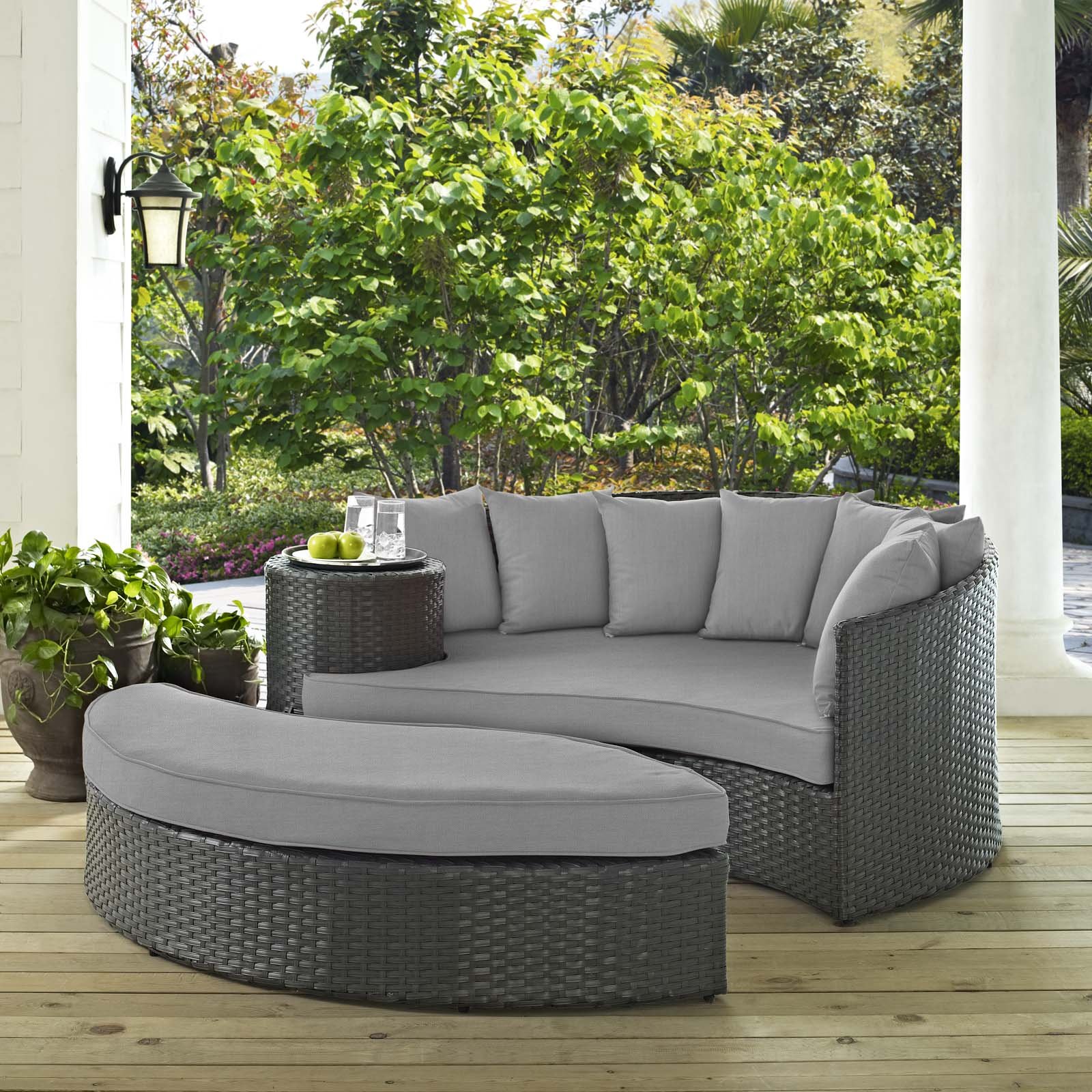 Modern Outdoor Patio Lounge Daybed Sofa - Grey Wicker Rattan Furniture for Garden, Poolside & Backyard Relaxation