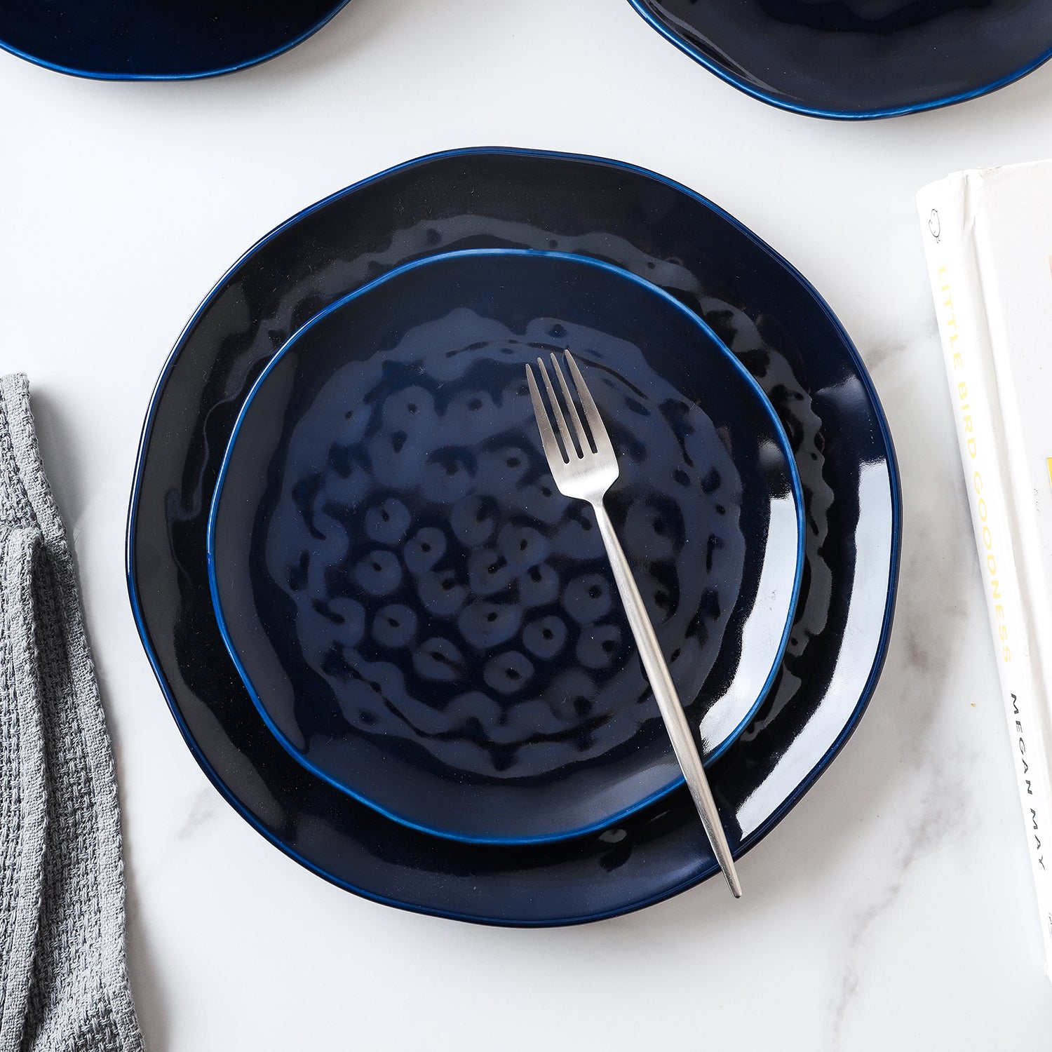 Premium Ivy Porcelain Dinnerware Set - Navy Blue 16-Piece Elegant Dinner Plates, Bowls, Mugs | Formal Dining, Wedding Registry & Holiday Entertaining