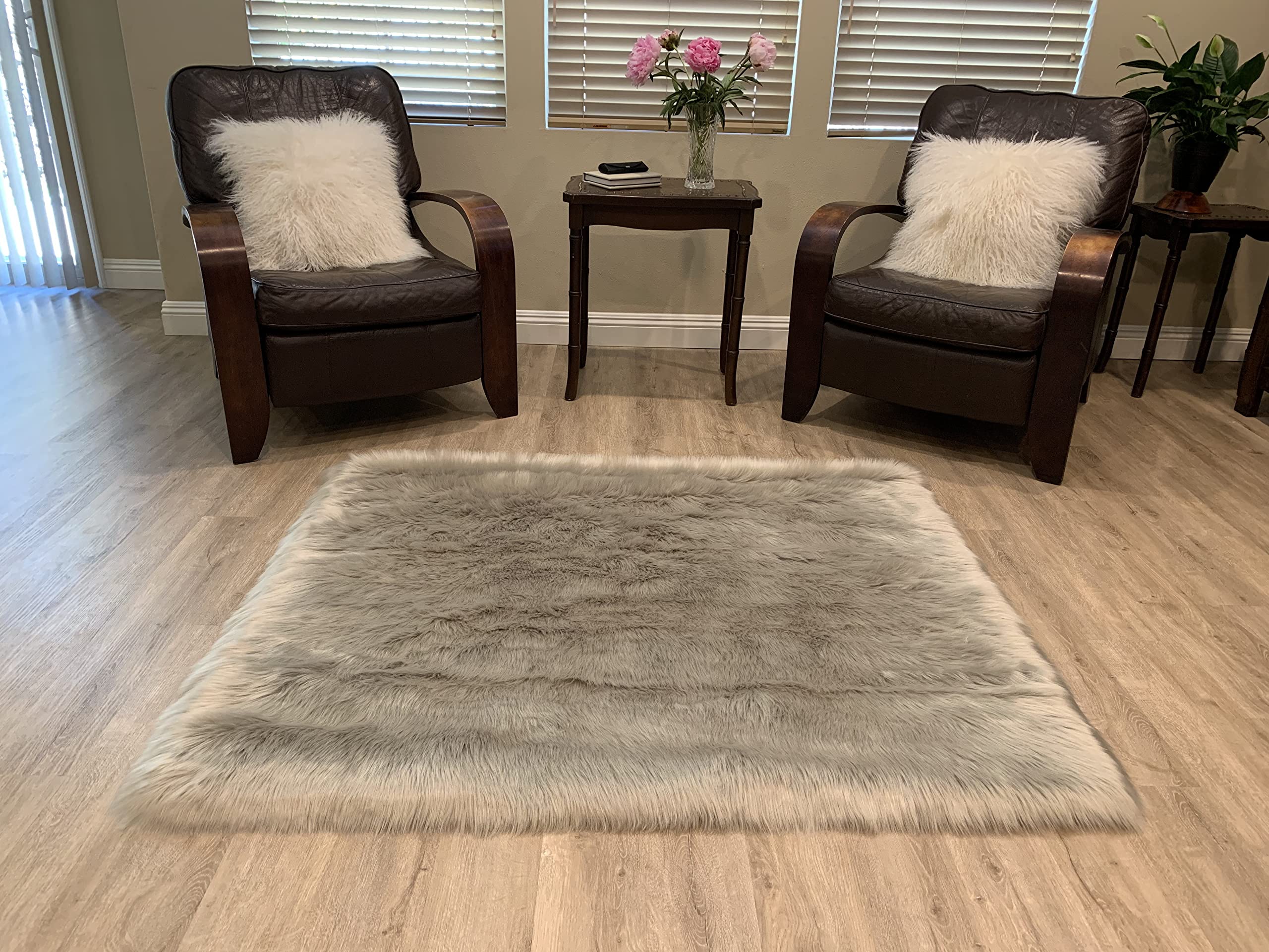 LAMBZY Faux Sheepskin Rug - Super Soft Hypoallergenic Shaggy Carpet for Living Room, Nursery, Bedroom & Sofa - 3x5 Feet Plush Grey Throw Rug - Perfect for Cozy Home Decor, Kids Play Area and Pet-Friendly Spaces