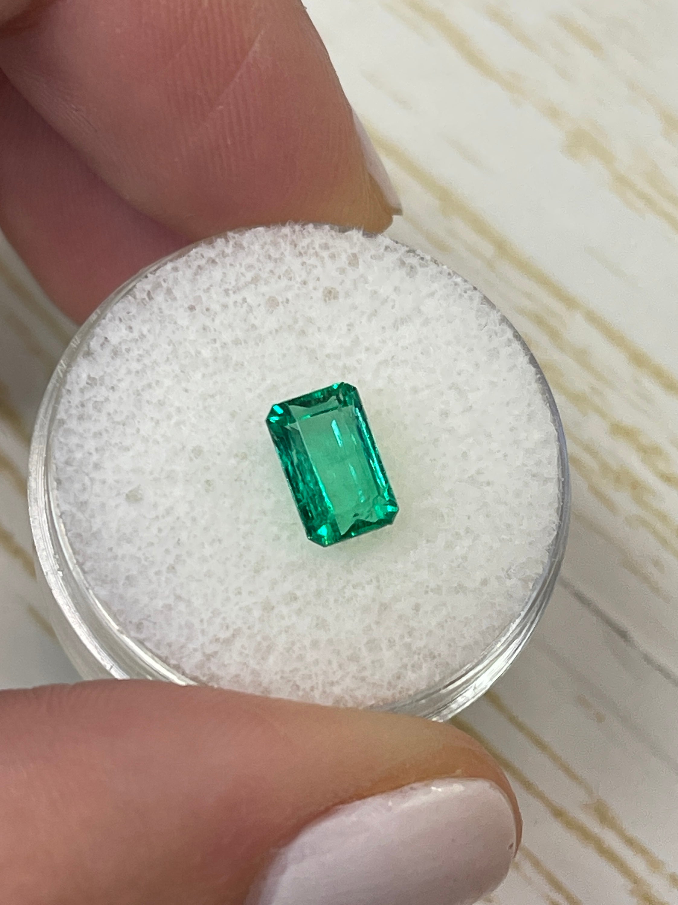 1.50 Carat 8x5mm Muzo Green Natural Loose Colombian Emerald - Emerald Cut Gemstone for Jewelry Making, Engagement Rings & Luxury Gifts