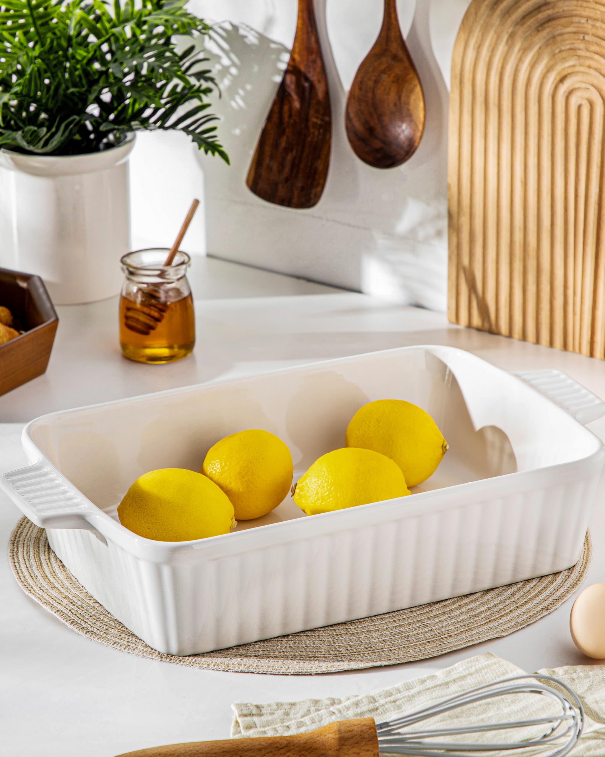 MALACASA 4.4 QT Ceramic Baking Dish - 9x13 Inch Large Rectangular Casserole Pan with Handles, Oven & Microwave Safe White Lasagna Dish for Baking, Roasting & Serving - Perfect for Family Dinners, Holiday Meals & Potlucks