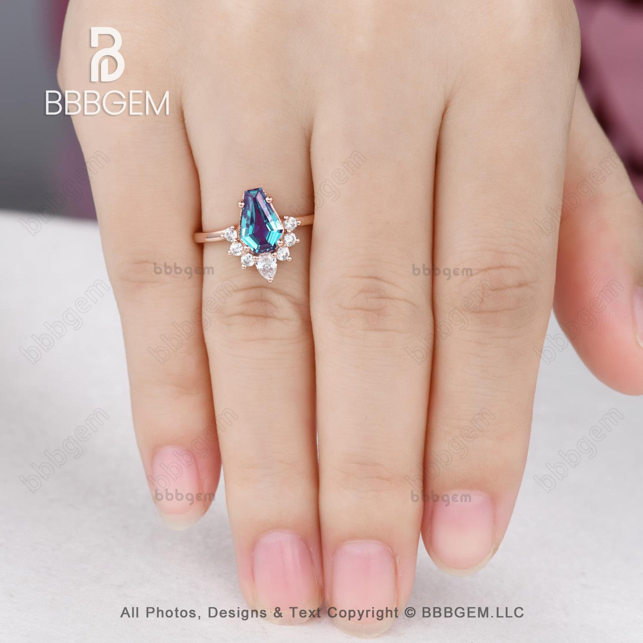 Vintage Rose Gold Coffin Alexandrite Engagement Ring Set with Open Gap Black Spinel Band for Women - Perfect Anniversary Gift for Her, Wedding Proposal, Valentine's Day & Special Occasions