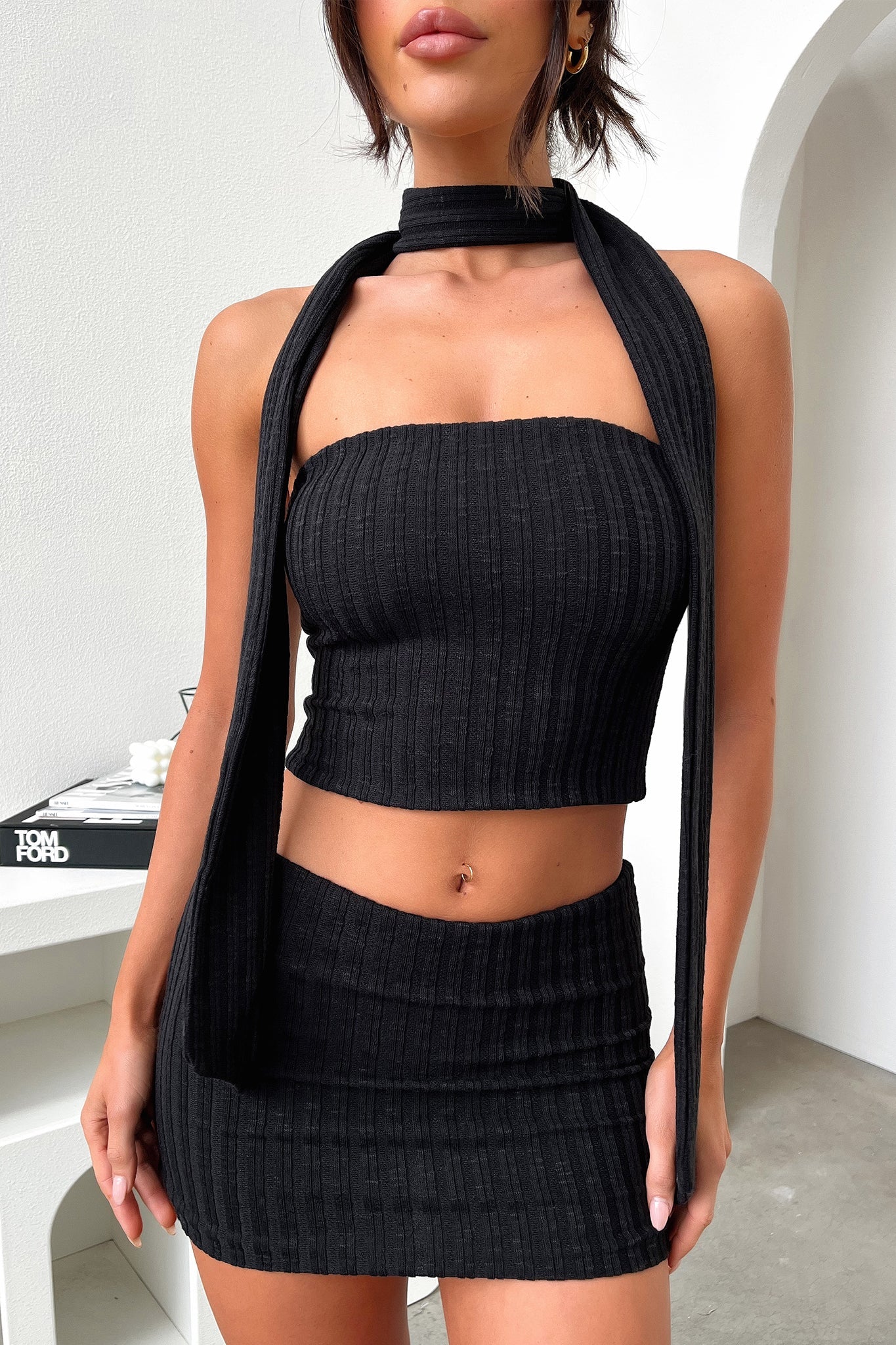 Mariana Crop Top - Black Women's Fashion Staple for Casual Outfits, Streetwear & Layering