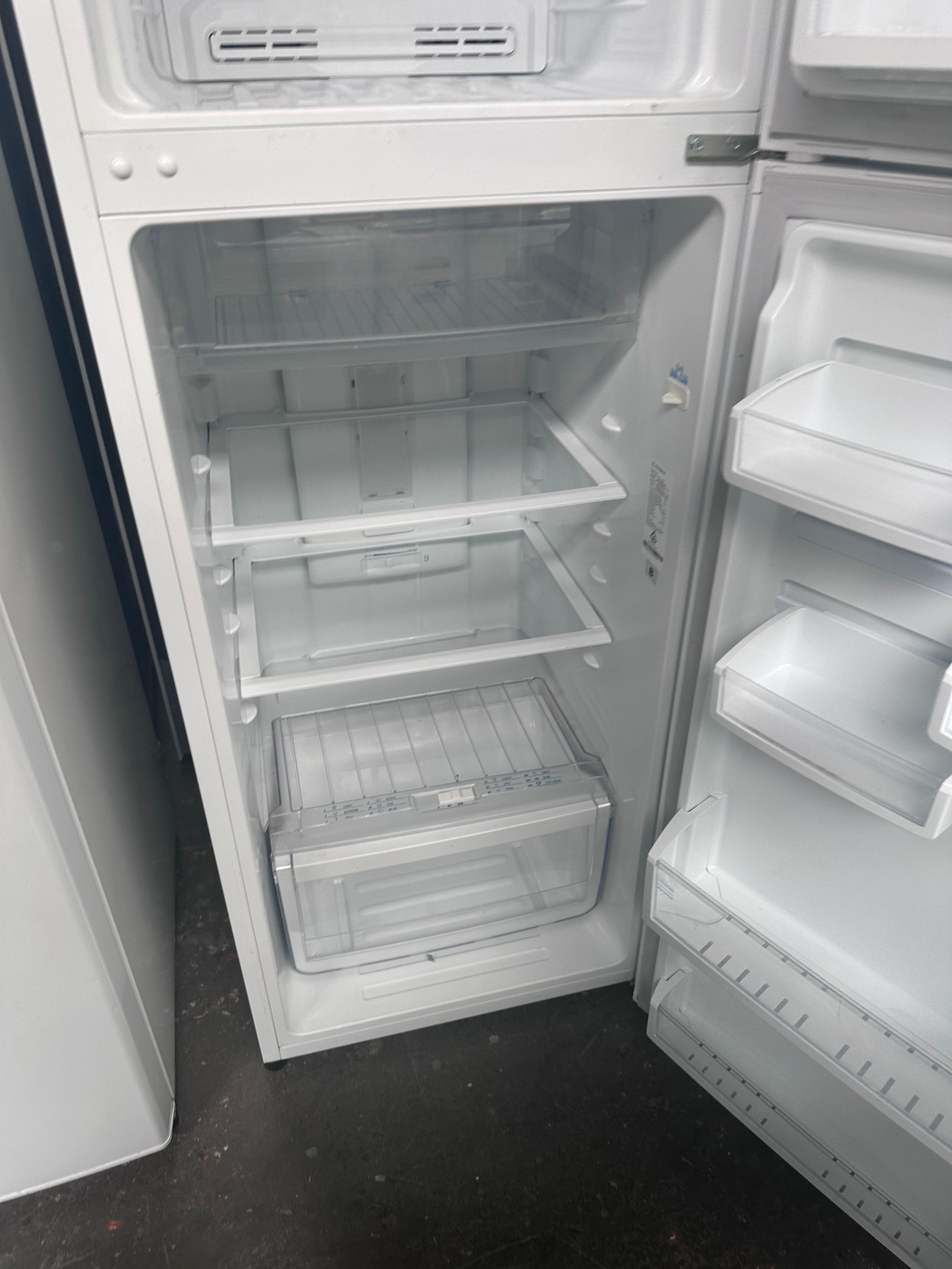 Westinghouse 280L Top Mount Refrigerator - Energy Efficient, Spacious Freezer & Fresh Food Storage - Perfect for Apartments, Small Kitchens & Office Break Rooms (Certified Refurbished)