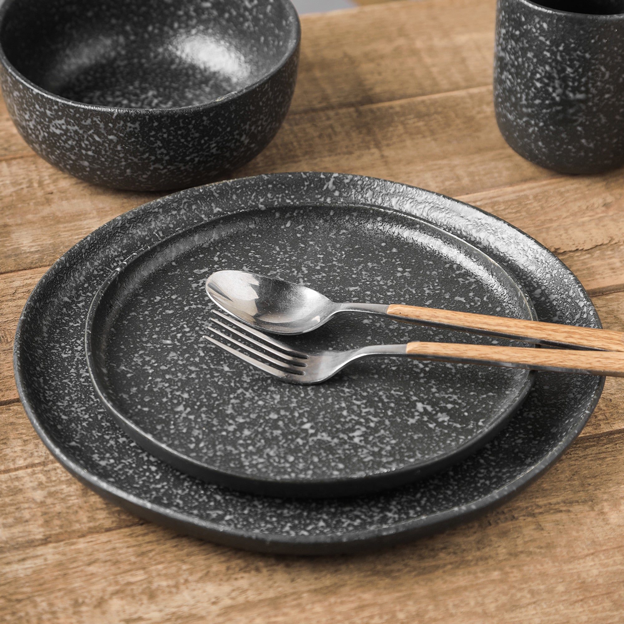 Tom Stoneware Salad Plate - Black & White Reflection Design - Perfect for Dinner Parties, Picnics & Everyday Use