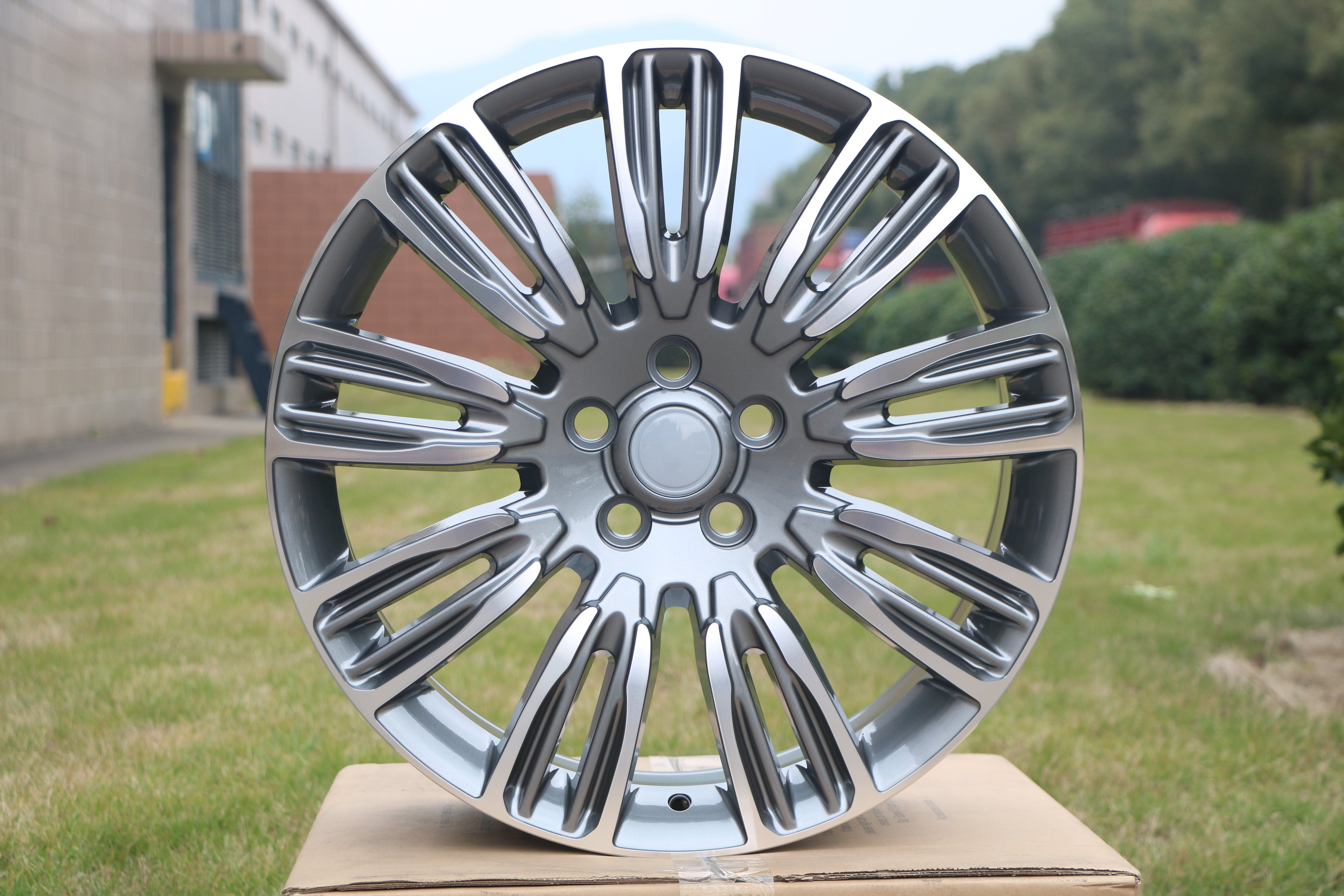 22-Inch Alloy Wheels for Range Rover Vogue, Sport, Defender, Discovery & LR3/LR4 - Premium Off-Road & Luxury SUV Rims for Enhanced Style & Performance
