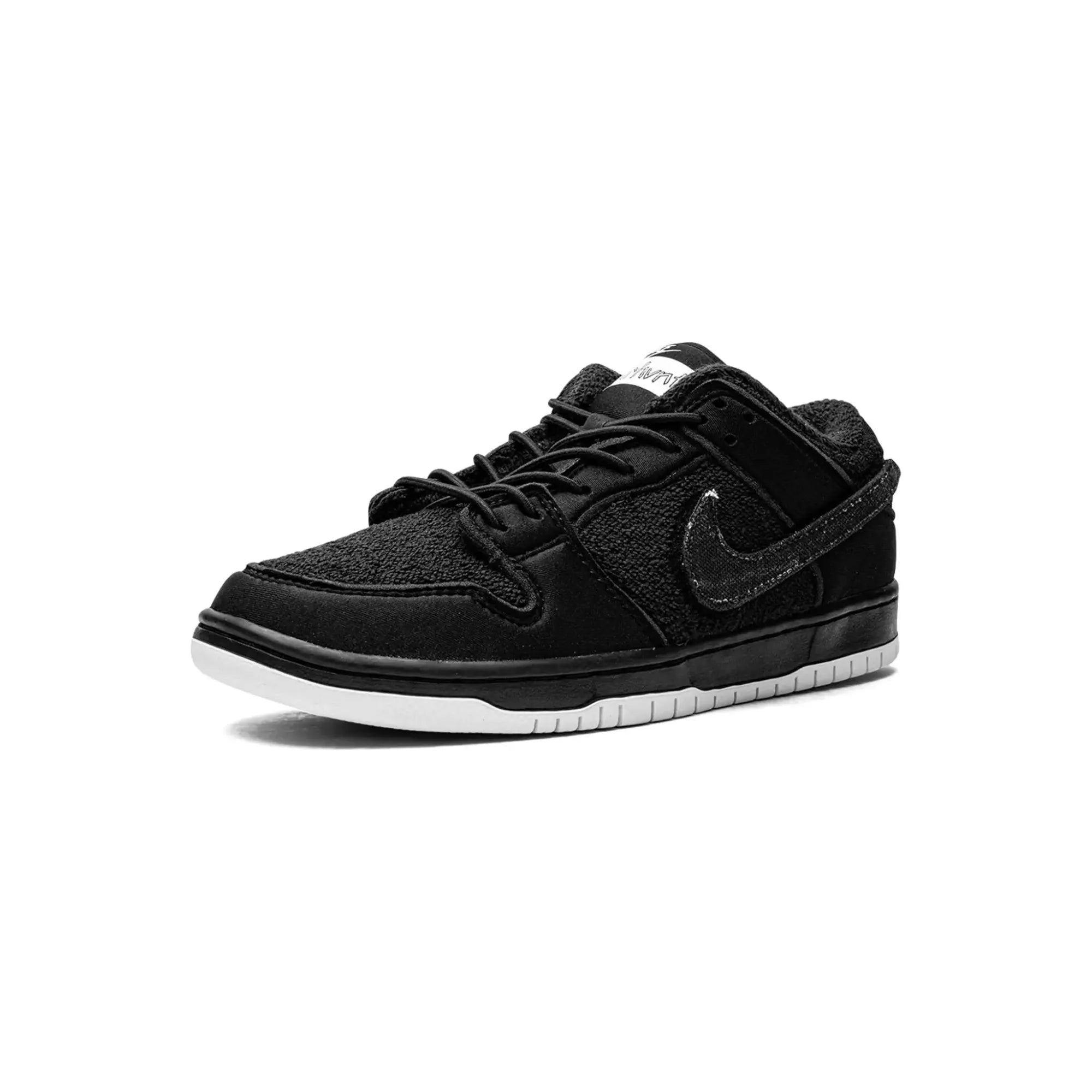 Nike SB Dunk Low Gnarhunters Skateboarding Shoes - Men's Casual Sneakers for Streetwear & Skateboarding