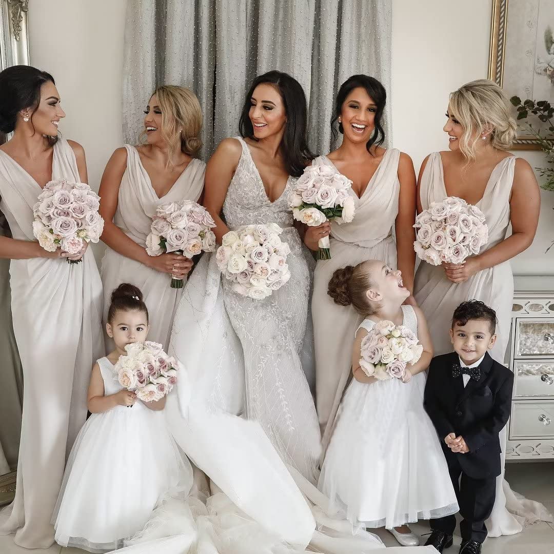 Elegant V-Neck Chiffon Bridesmaid Dress with High Slit - Formal Evening Party Gown for Weddings, Prom & Special Occasions - Green Mermaid Style - Size 18 - Perfect for Bridal Showers, Cocktail Parties & Black Tie Events