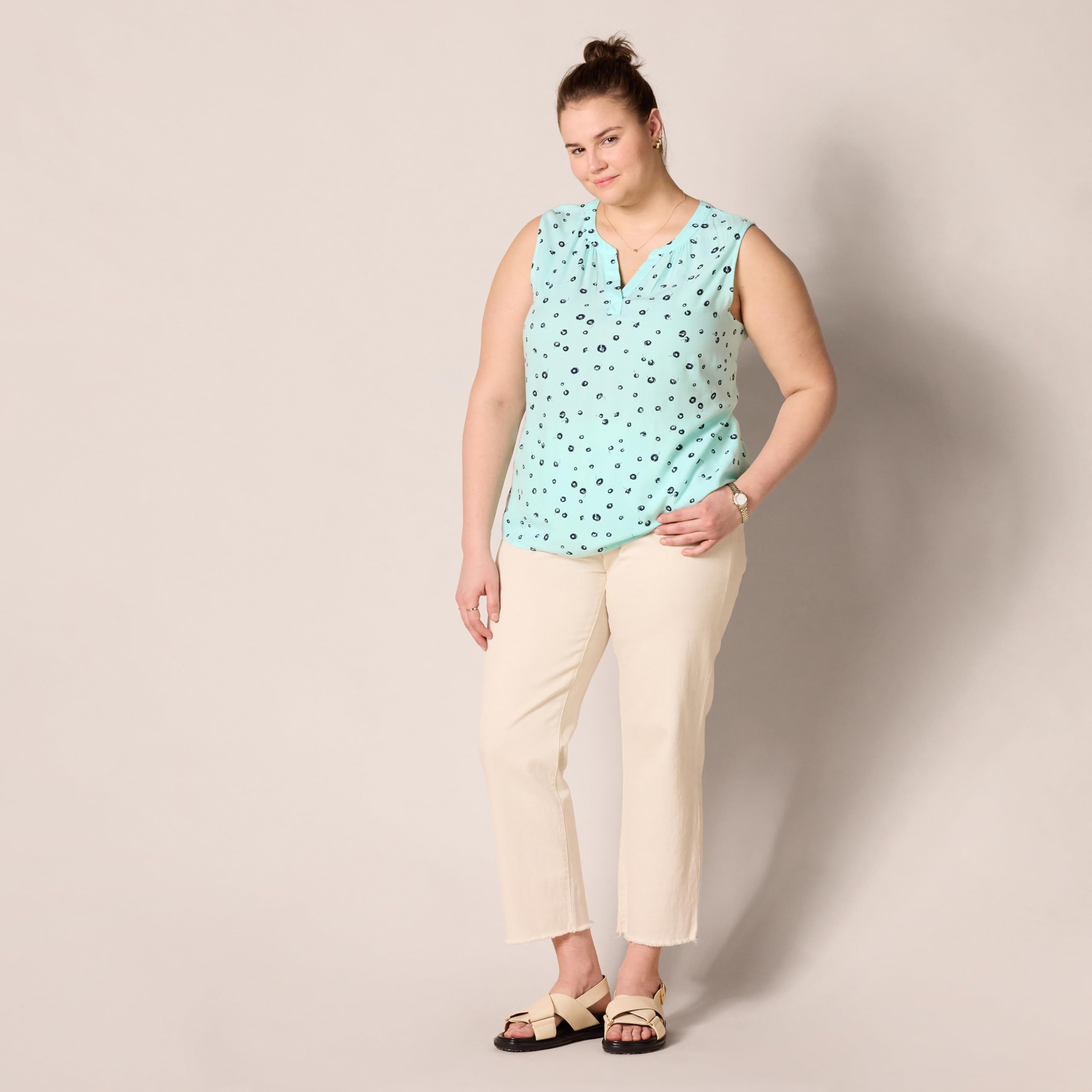 Amazon Essentials Women's Sleeveless Woven Shirt - Lightweight Summer Blouse for Work & Casual Wear | Breathable Comfort for Office, Travel & Outdoor Activities