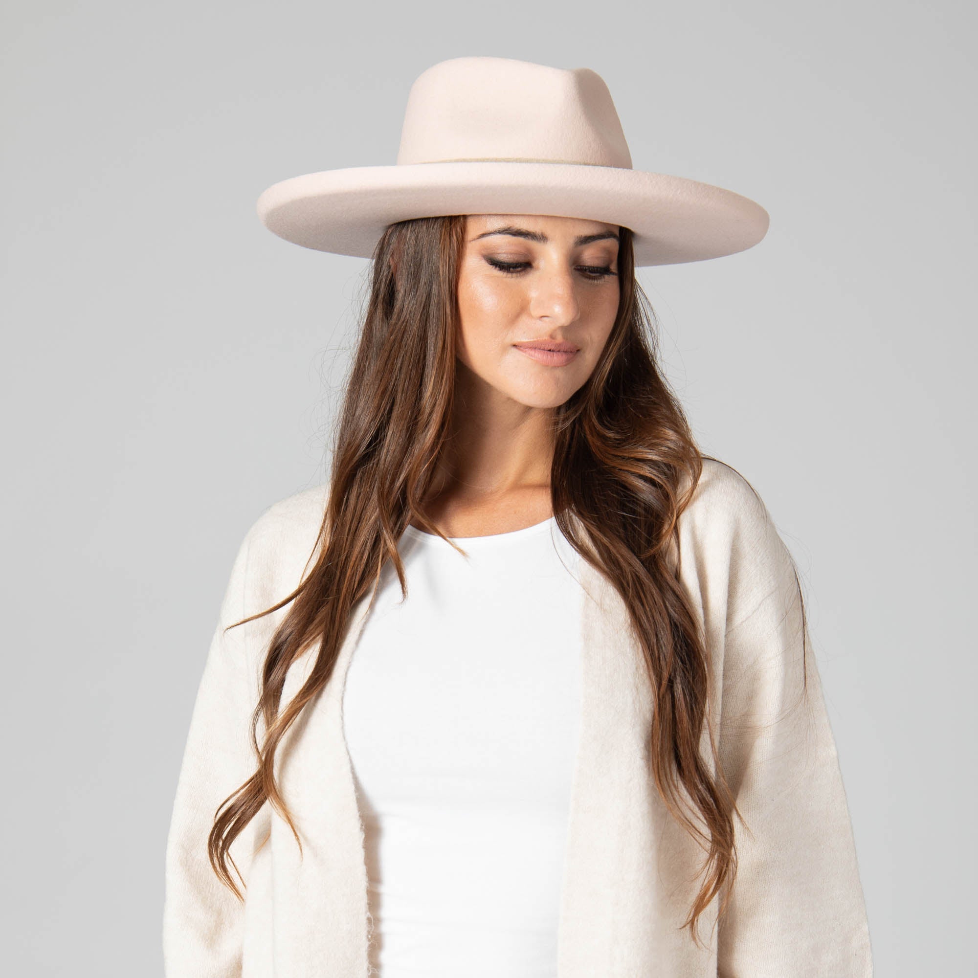 Stylish Wool Felt Fedora Hat with Rolled Brim for Women & Men - Perfect for City Strolls, Outdoor Events and Fashion Outfits