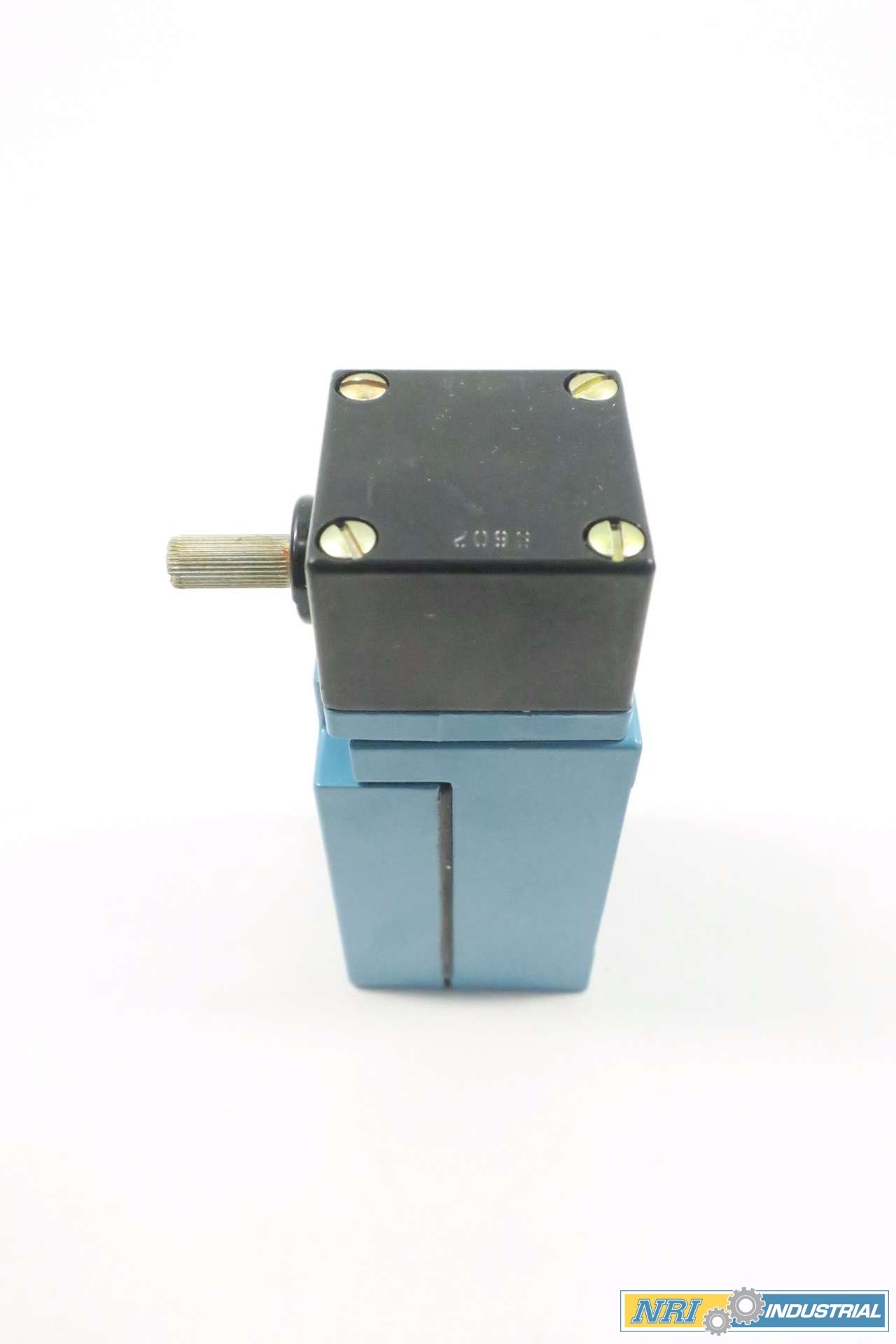 HONEYWELL LSA1A Micro Switch Limit 600V-AC 10A AMP Switch D545840 - Heavy Duty Electrical Component for Industrial Machinery & Automation Systems