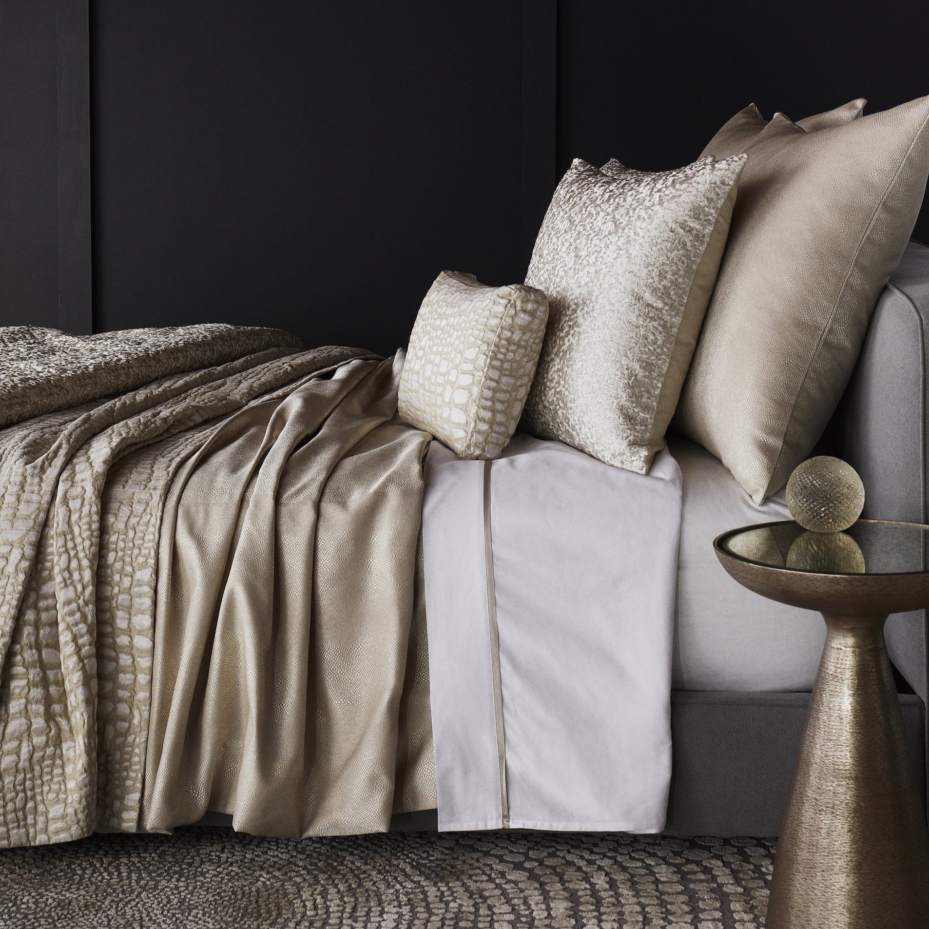 Croc Coverlet - Soft & Comfortable Crochet Blanket for Home Decor, Bedroom, Sofa - Perfect for Cozy Nights & Gift Giving