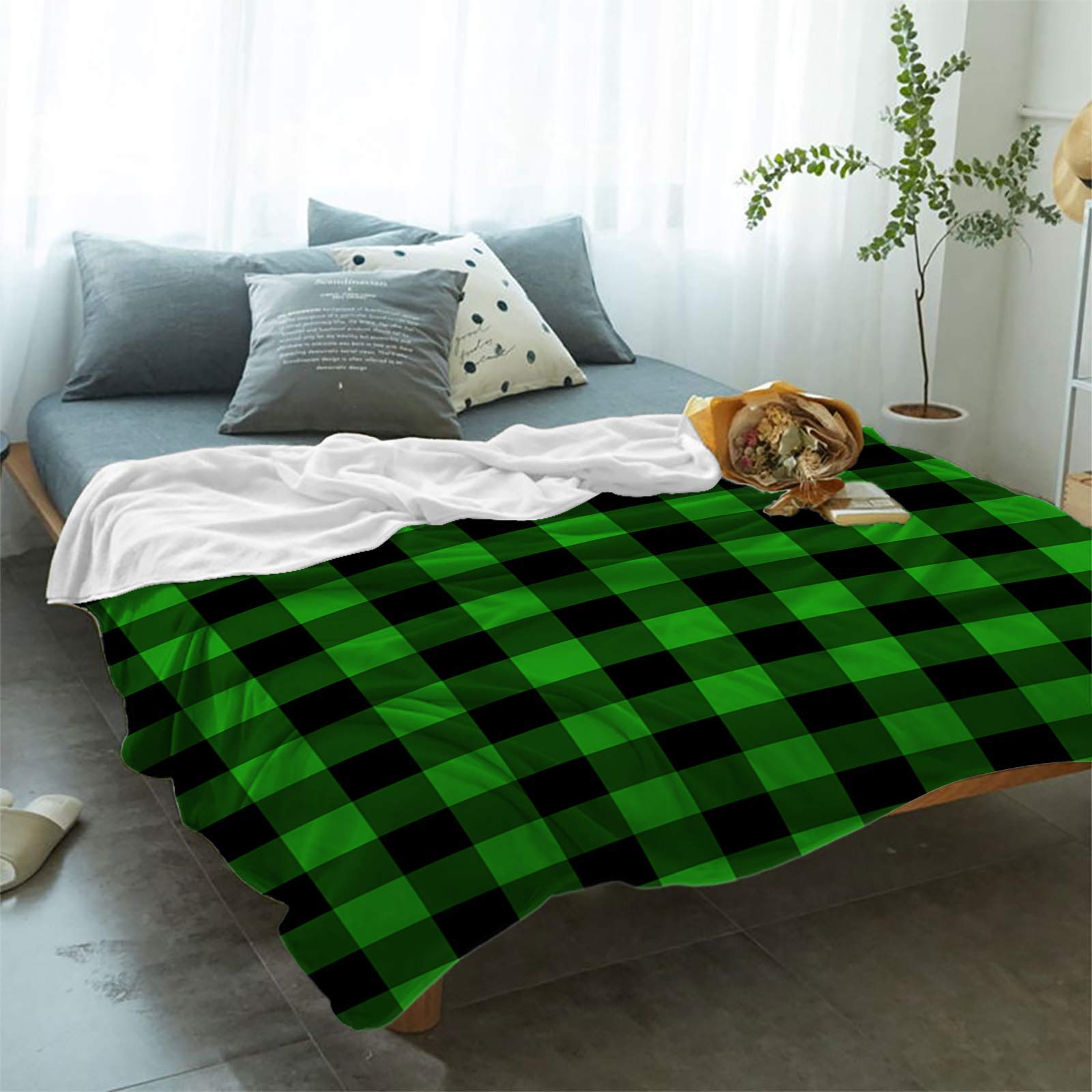 JOOCAR Flannel Throw Blanket - Green Black Checkered Plush Blanket for St. Patrick's Day & Christmas | Soft Cozy Blanket for Bed, Couch, Living Room Sofa & Chair | Perfect for Gift Giving, Home Decor & Winter Warmth