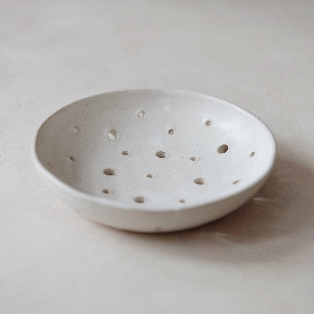 Ceramic Berry Plate - Elegant Serving Dish for Fresh Fruits, Desserts & Snacks - Perfect for Parties, Picnics & Home Decor