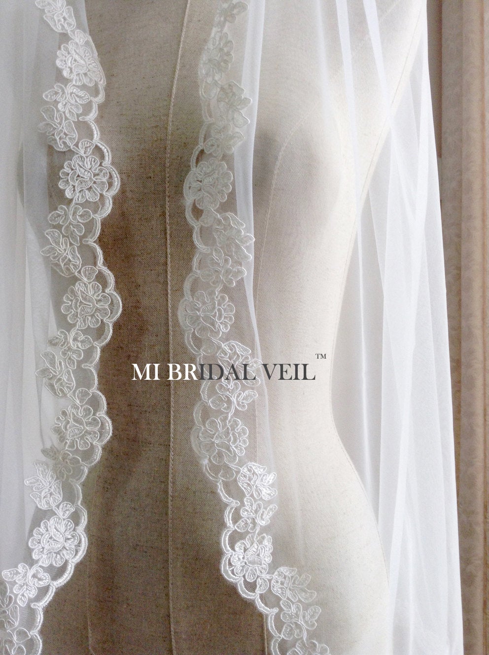Elegant Fingertip Single Tier Lace Wedding Veil with Rose Lace Design - Perfect for Bridal Dresses, Church Ceremonies & Romantic Photoshoots