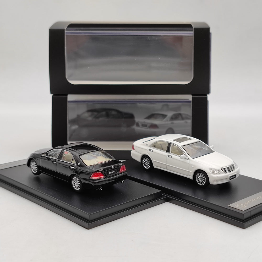 1:64 Toyota Crown 12th Diecast Model Car - Collectible Toy Vehicle in Black & White - Perfect for Display, Gifts, and Diecast Car Collections
