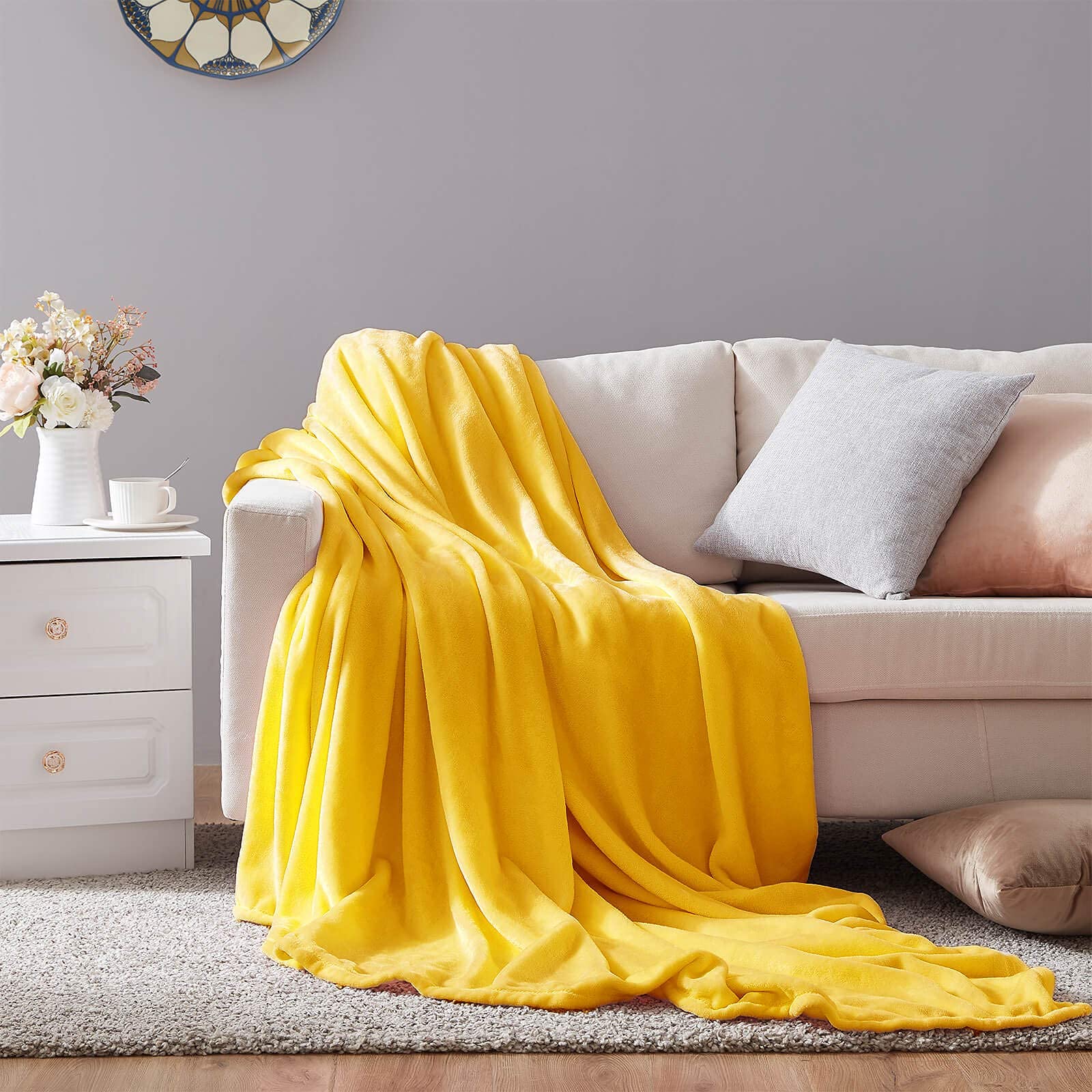 Hboemde Queen Size Fleece Blanket - Soft Warm Lightweight Flannel Throw for Couch, Bed & Sofa - All Seasons Cozy Blanket (90x90 Inches, Yellow) - Perfect for Lounging, Movie Nights & Home Decor