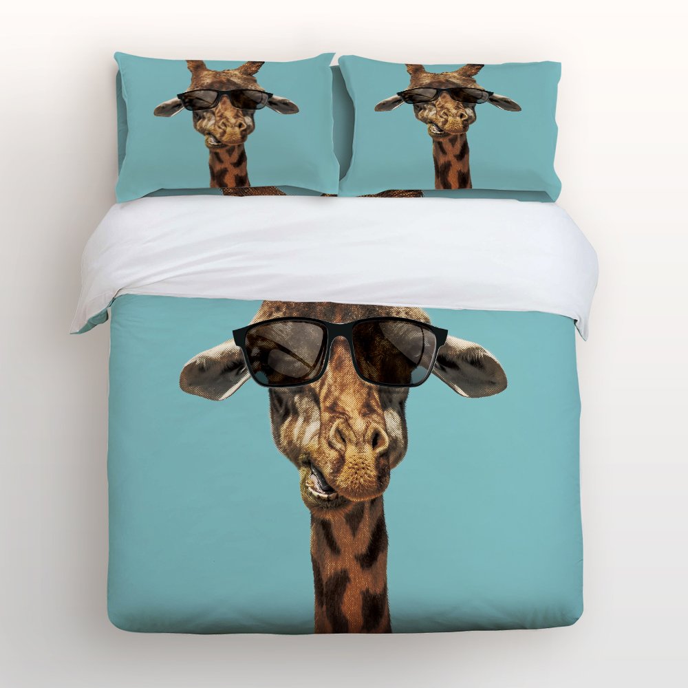 Funny Giraffe Wearing Sunglasses 3-Piece King Size Duvet Cover Set - Soft Animal Print Quilted Bedding for Kids, Teens & Adults - Perfect for Nursery, Bedroom Decor & Gift Giving