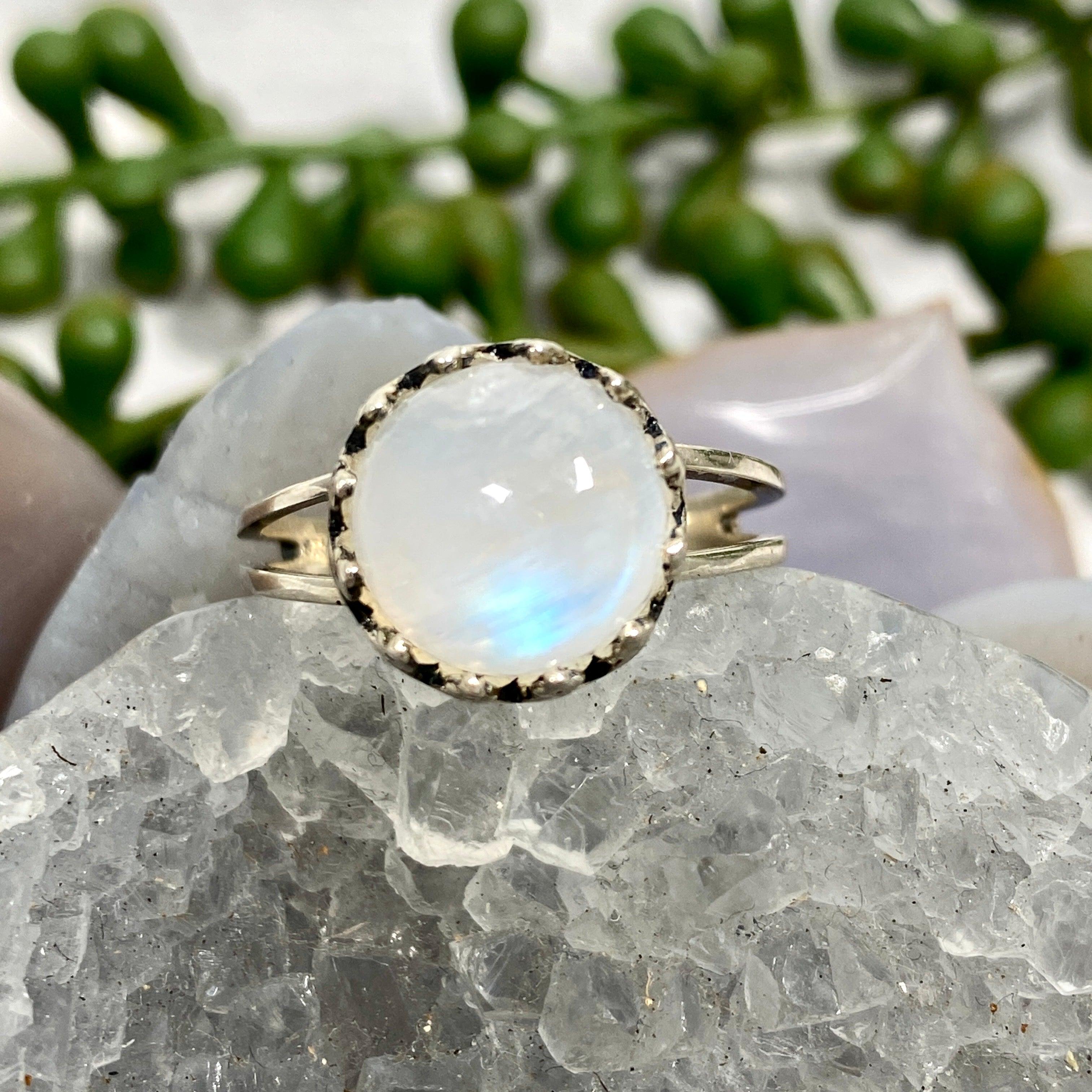 Moonstone Round Filigree Ring - Size 8, Sterling Silver Vintage Jewelry KRGJ2467 | Perfect for Weddings, Parties & Everyday Elegance