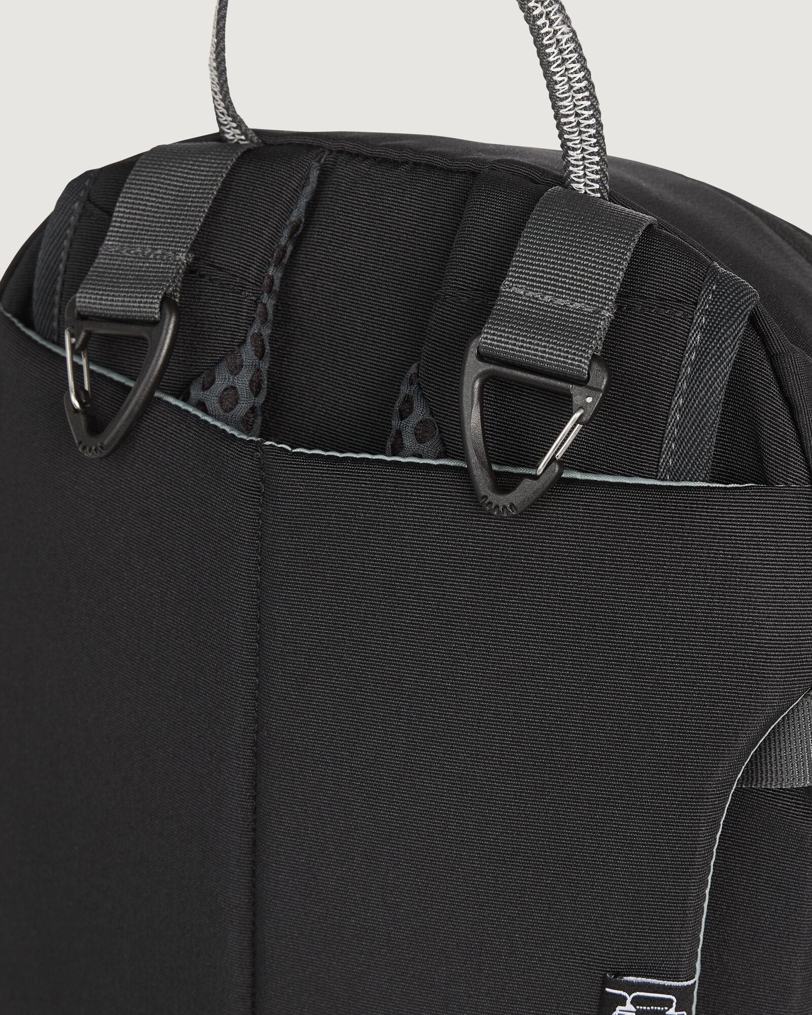 Gluon Beyond Backpack 18L Black Stingray - Lightweight Durable Hiking Backpack for Men & Women - Perfect for Travel, Camping and Outdoor Adventures