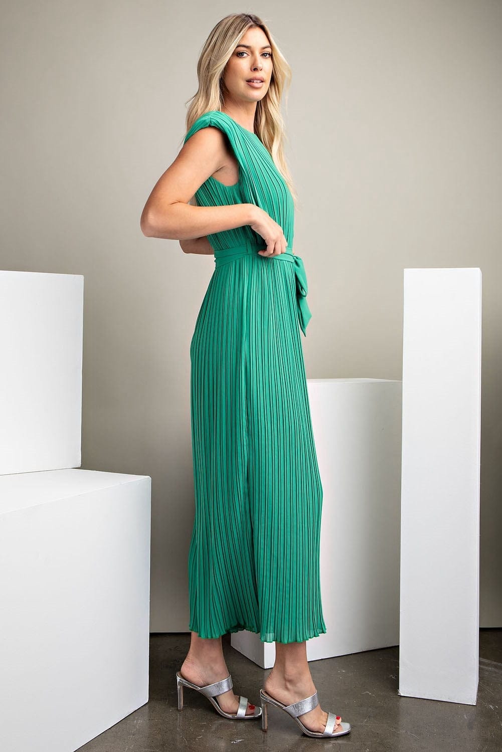 Stylish Pleated Summer Jumpsuit for Women - Trendy Casual Romper with Pockets | Perfect for Beach Vacations, Outdoor Parties & Summer Travel