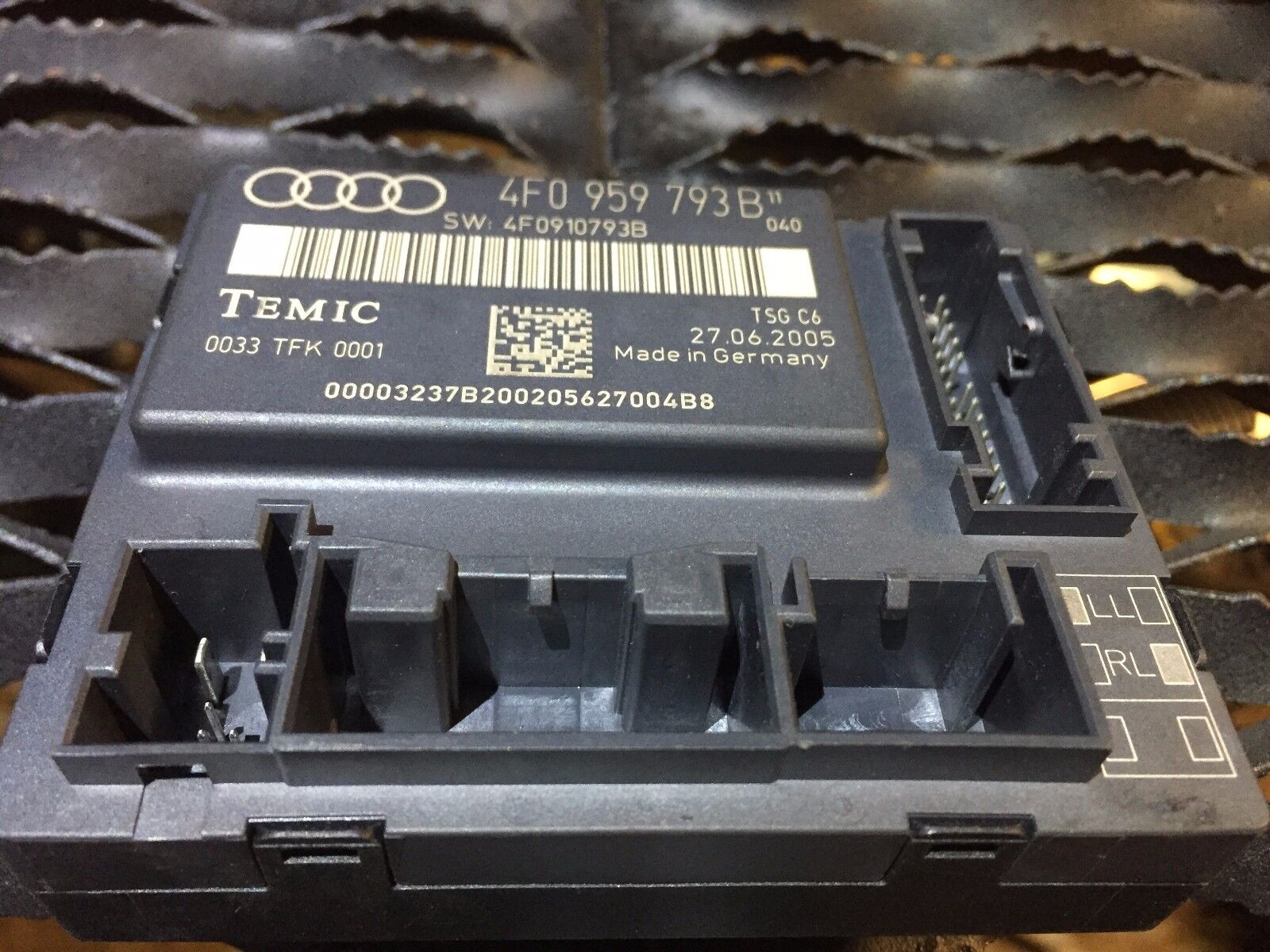 05-08 Audi A6 C6 Front Driver Door Window Control Module OEM 4F0959793 - Power Window Switch Replacement for Smooth Operation & Enhanced Safety