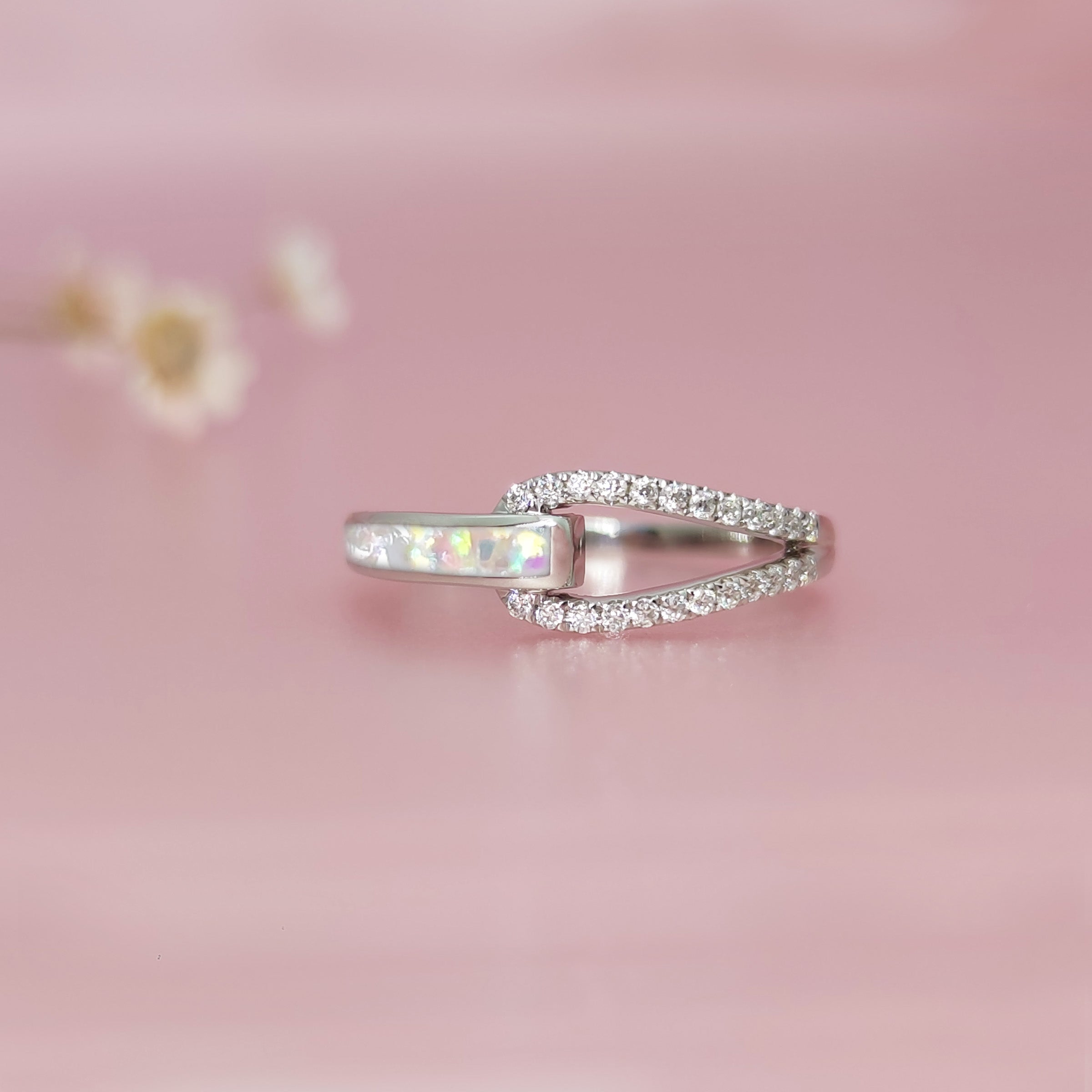 Gold Ashes Ring - Elegant Memorial Jewelry for Loved Ones | Perfect for Remembrance, Funerals & Keepsake Gifts