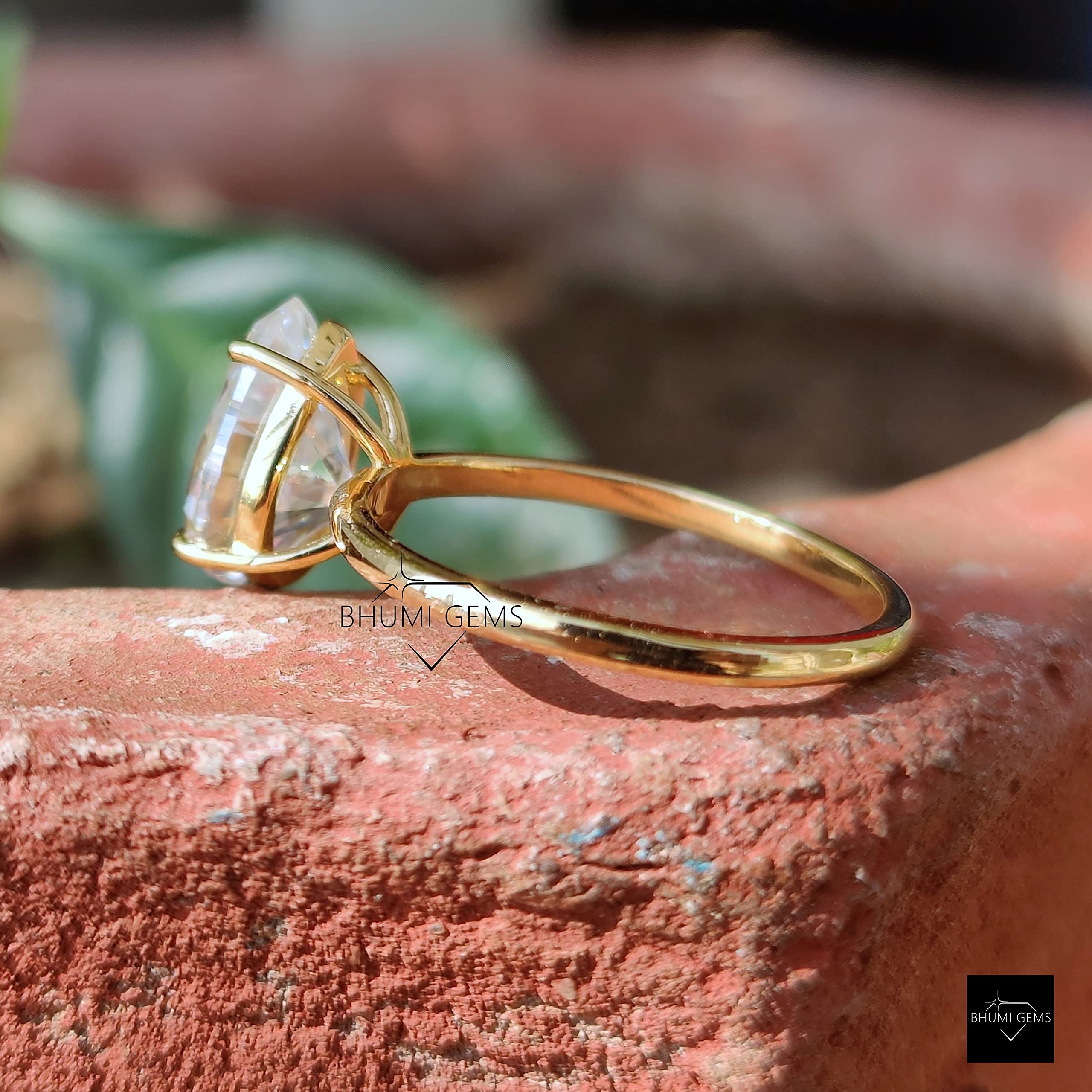 3CT Pear Cut Moissanite Engagement Ring - 10K Solid Gold Wedding Band for Women, Dainty Minimalist Bridal Jewelry Set, Diamond Anniversary Promise Ring Gift for Her - Perfect for Proposals, Weddings & Special Occasions