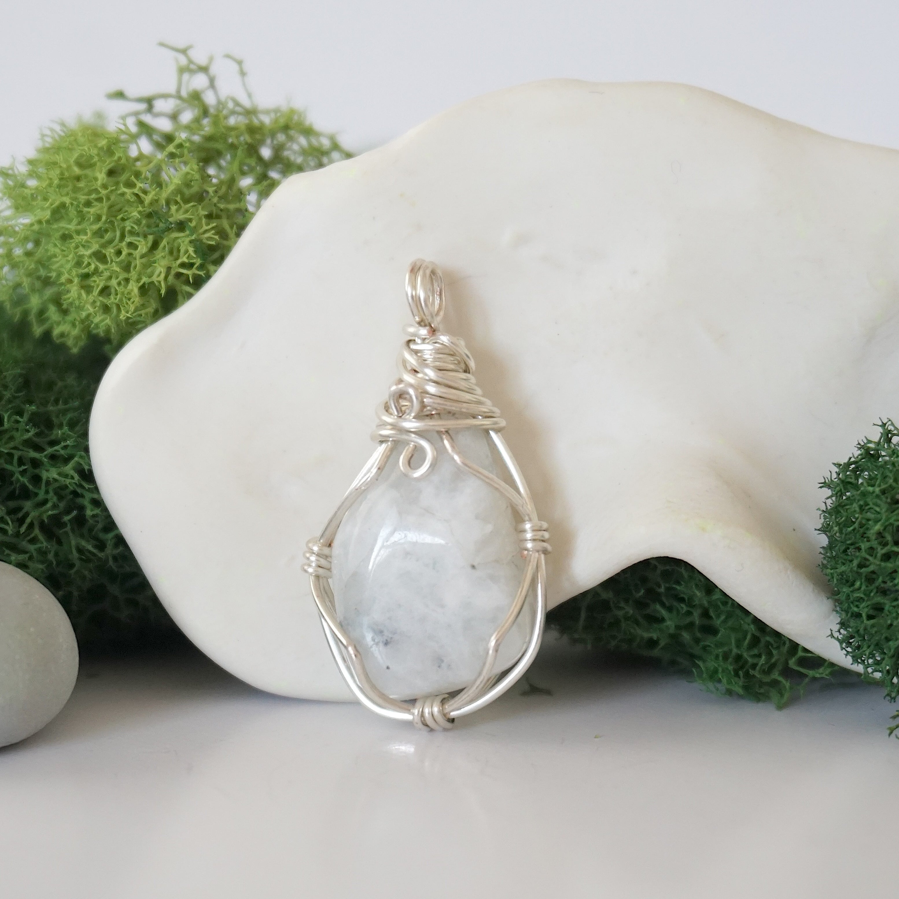 Simple Birthstone Necklace with Rainbow Moonstone Crystal - Elegant Jewelry Gift for Women, Mothers, Girlfriends | Perfect for Birthdays, Anniversaries & Special Occasions