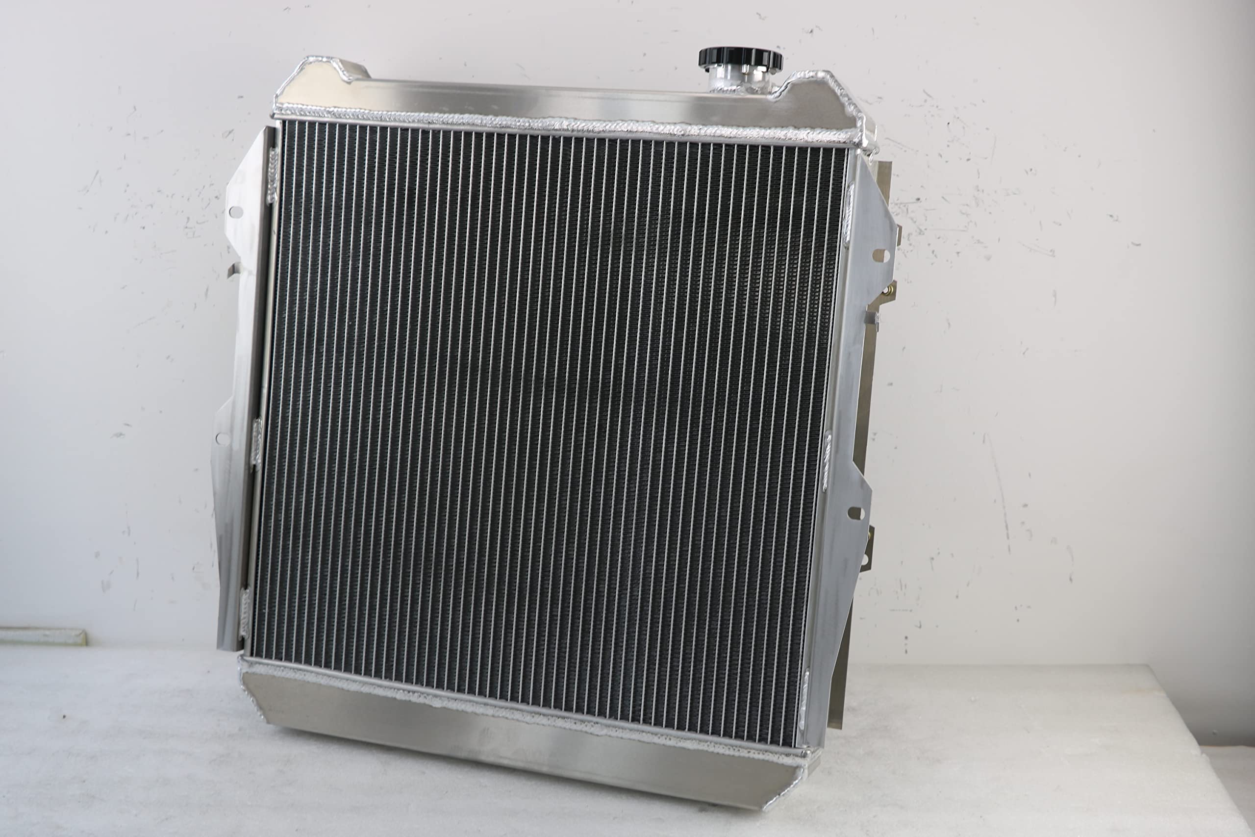 High-Performance All-Aluminum Radiator for 1988-1995 Toyota 4Runner & Pickup 3.0L V6 (AT/MT) - 3-Row Cooling System with 16