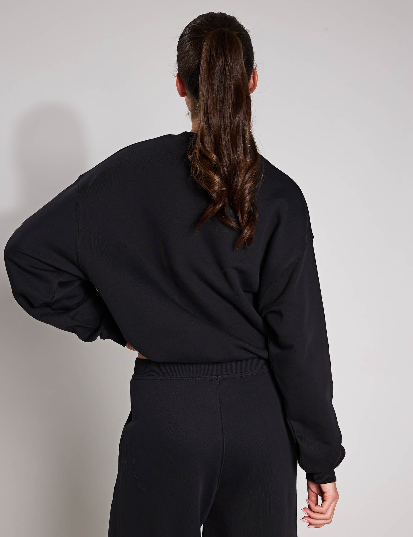 Classic Archive Essentials Crewneck Sweatshirt for Men & Women - Soft Cotton Blend, Comfort Fit, Black - Perfect for Casual Wear, Lounge & Street Style