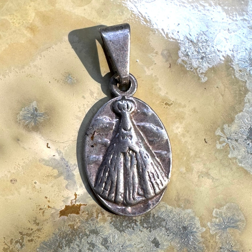 Vintage Miraculous Infant Jesus Devotional Pendant Necklace - Religious Jewelry for Catholic Faith & Prayer - Perfect for Baptism Gifts & Spiritual Protection