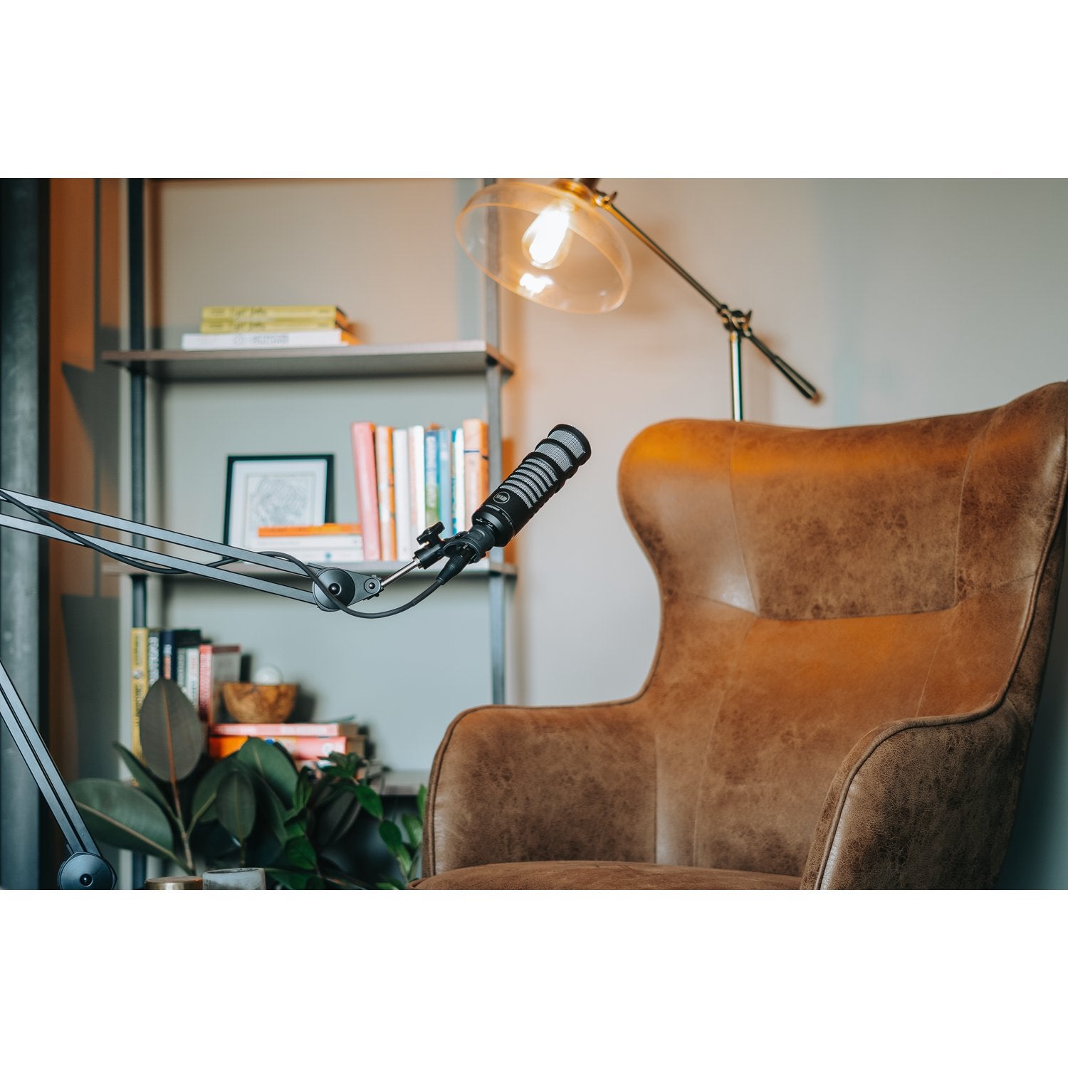 512 Adjustable Microphone Boom Arm - Professional Studio Mic Stand for Podcasting, Broadcasting, Gaming & Streaming - Perfect for Home Studios, Voice Overs & Content Creation