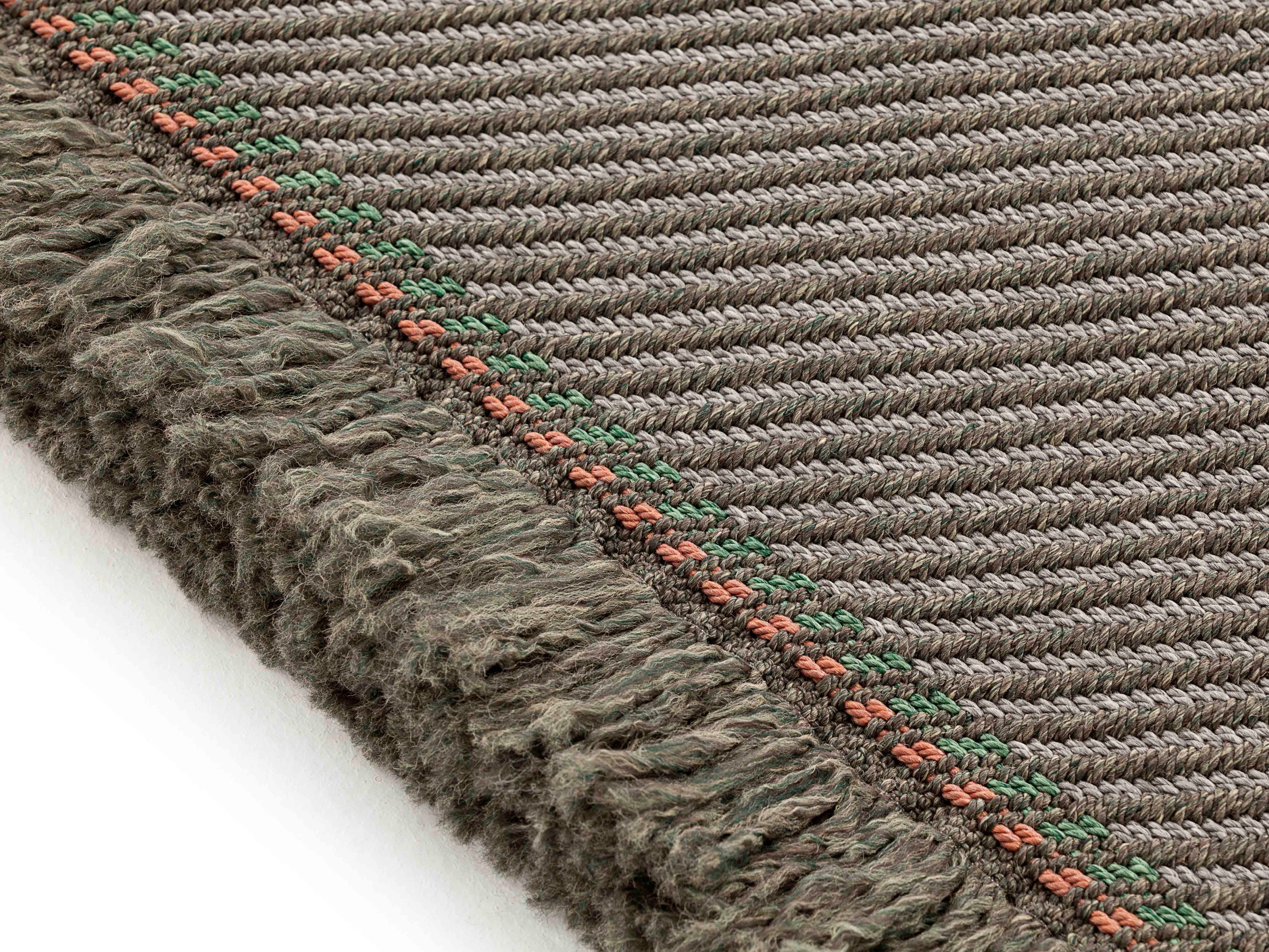Premium Garden Layers Diagonal Rug - Non-Slip Outdoor Mat for Patio, Deck, and Poolside - Waterproof & Durable Design for All Seasons