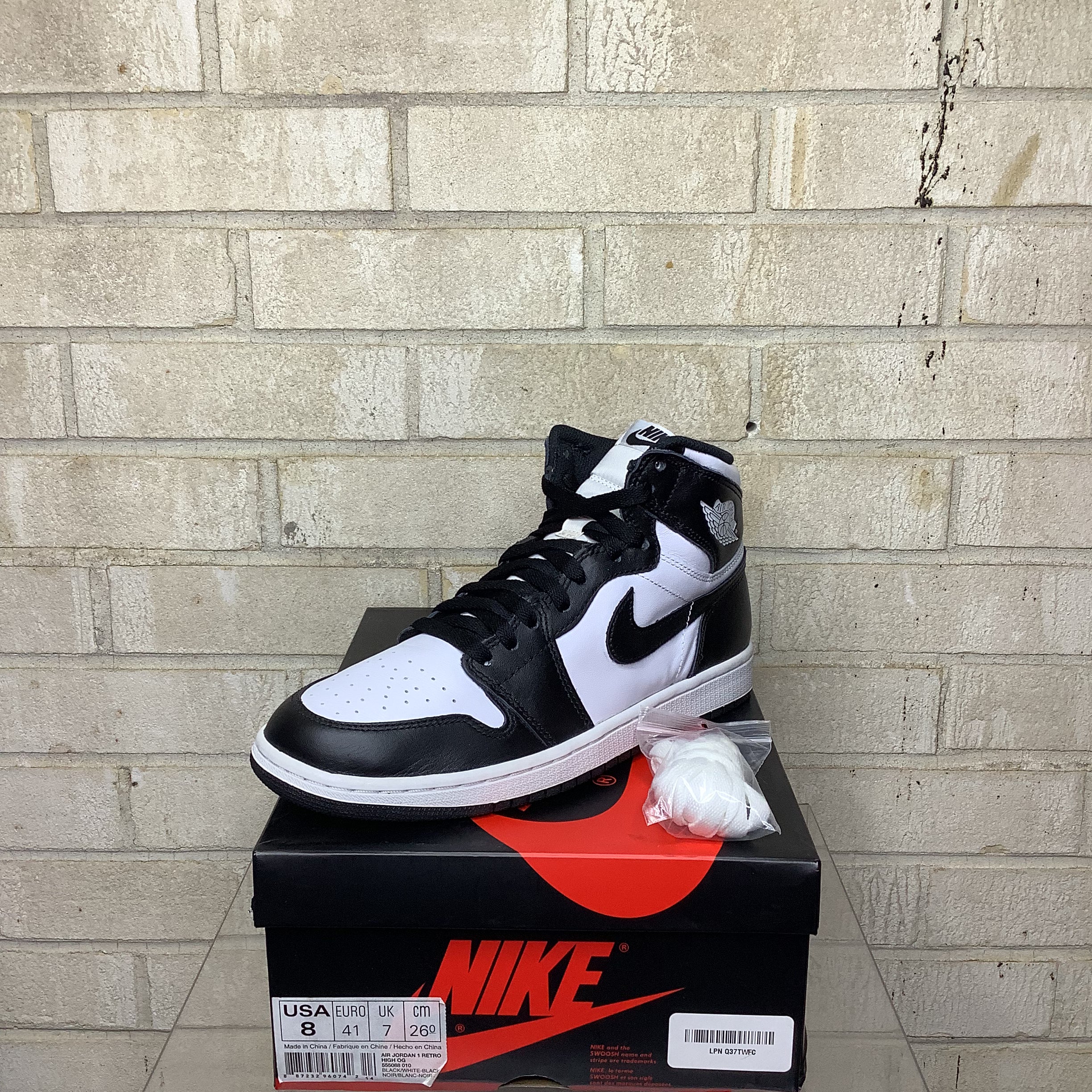 Original Air Jordan 1 Retro High OG 'Black/White' Men's Basketball Shoes Size 8 (555088-010) - Classic Sneakers for Streetwear, Casual & Sports Fashion