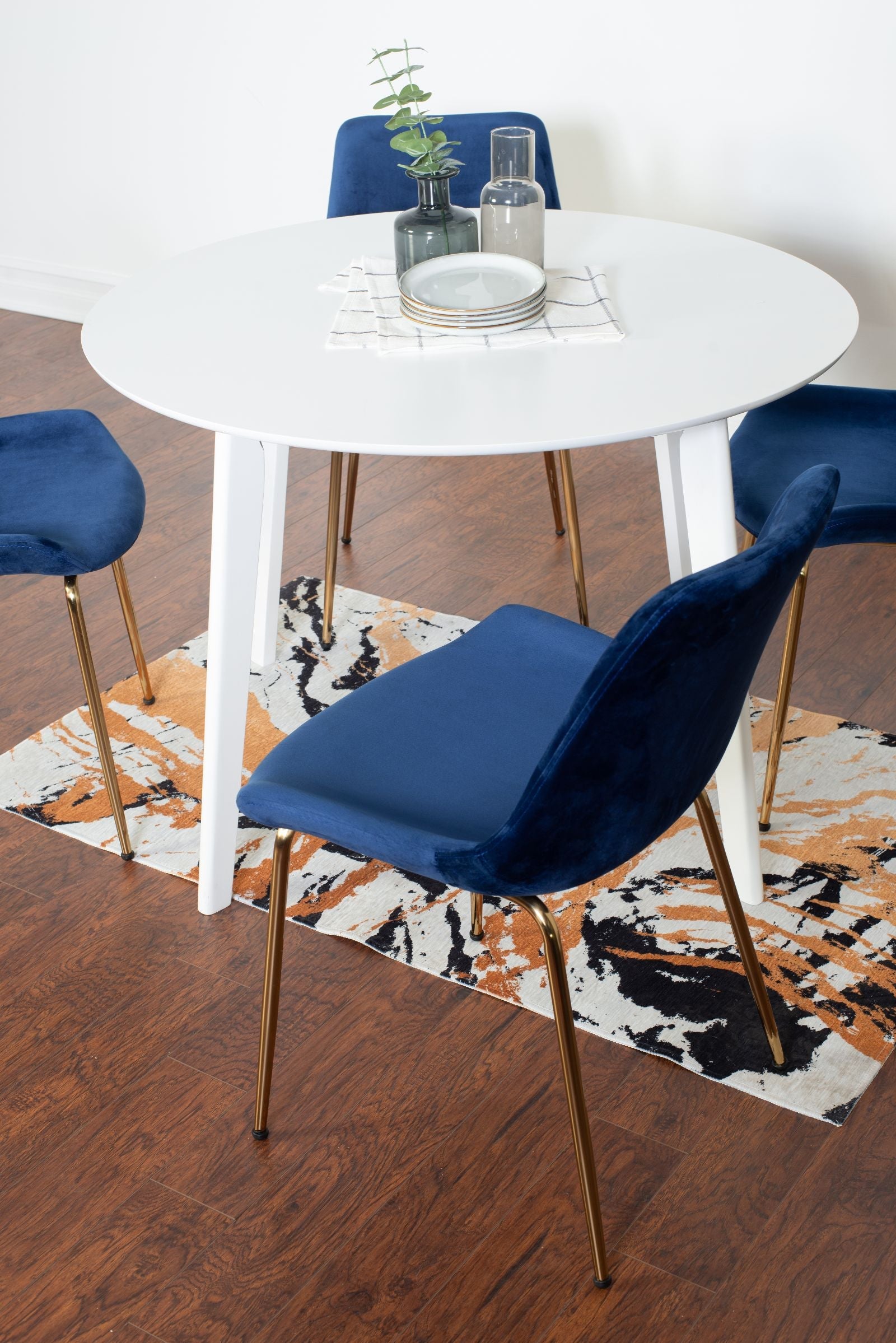 Roundhill Furniture Aufurr Contemporary 5-Piece White Round Dining Table Set with 4 Chairs - Perfect for Small Spaces, Breakfast Nooks & Modern Kitchens