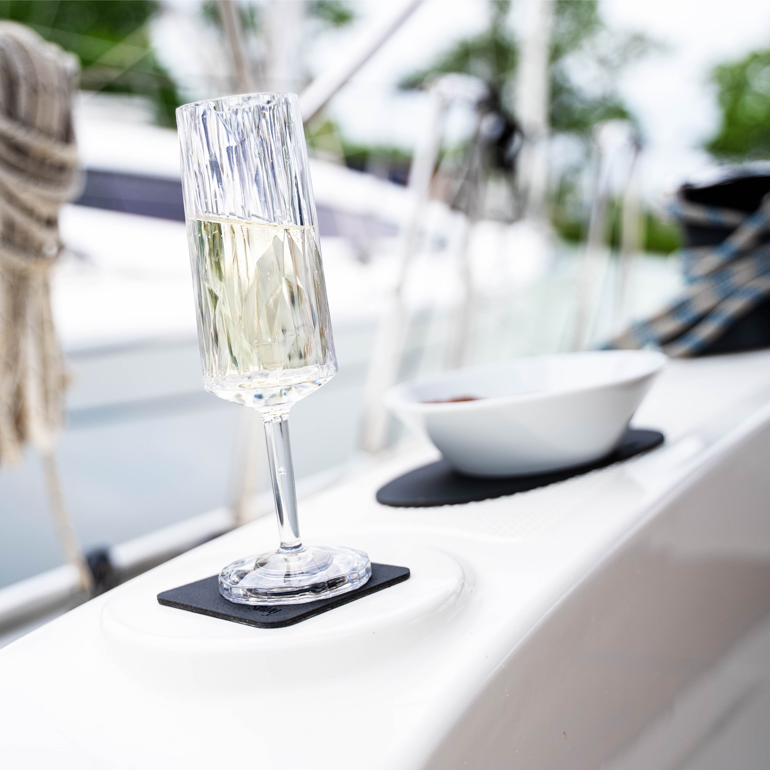 Premium Plastic Champagne Glasses with Magnetic Base - Elegant & Durable Stemware for Weddings, Parties & Special Occasions - Perfect for Toasting & Celebrations