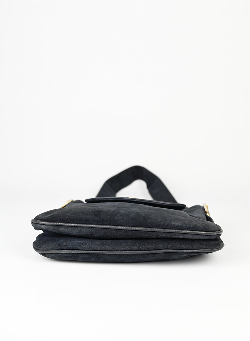 Original Title: Gucci Borsa in Suede nera   Optimized Title: **Gucci Black Suede Handbag for Women | Luxury Designer Shoulder Bag | Perfect for Work, Evening Events & Travel**