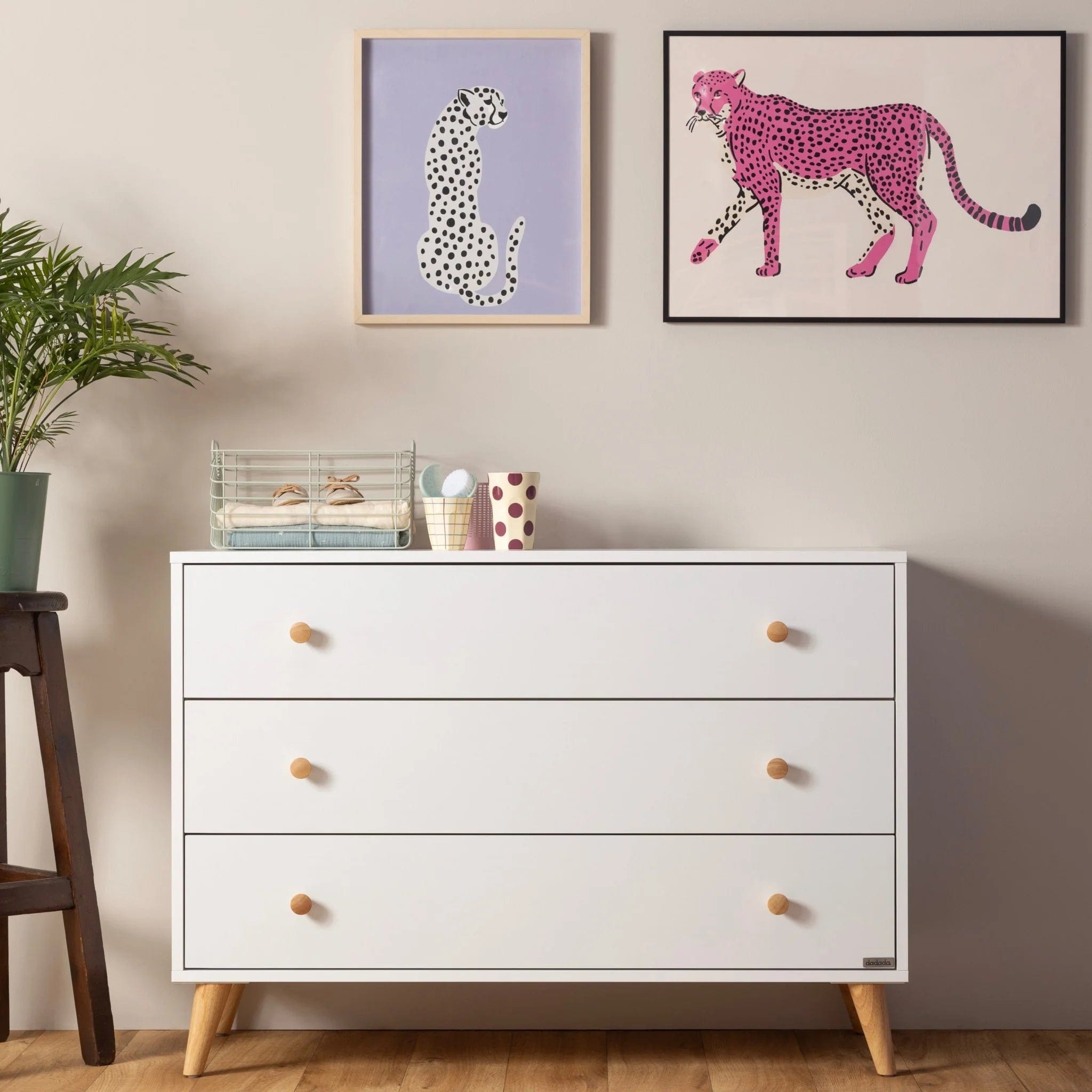 Dadada Austin 3-Drawer Dresser - Modern Wooden Chest of Drawers for Bedroom & Nursery Organization - Perfect for Clothes, Toys, and Home Storage