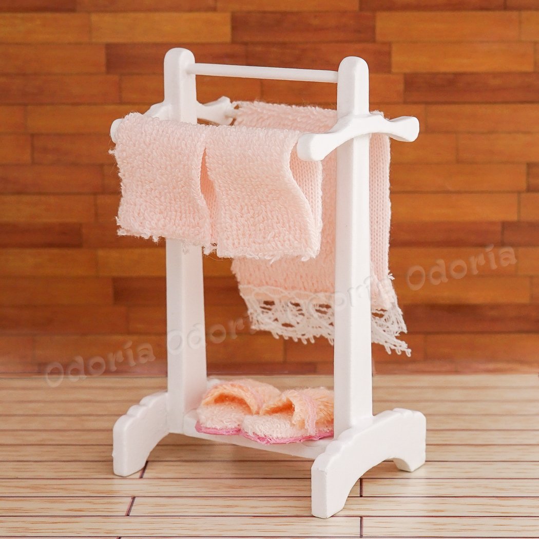 1/12 Scale Miniature Dollhouse Towel Rack - White & Pink Standing Bath Towel Holder for Cute Bathroom Decor - Perfect for DIY Miniature Scenes, Dollhouse Accessories, and Model Home Displays