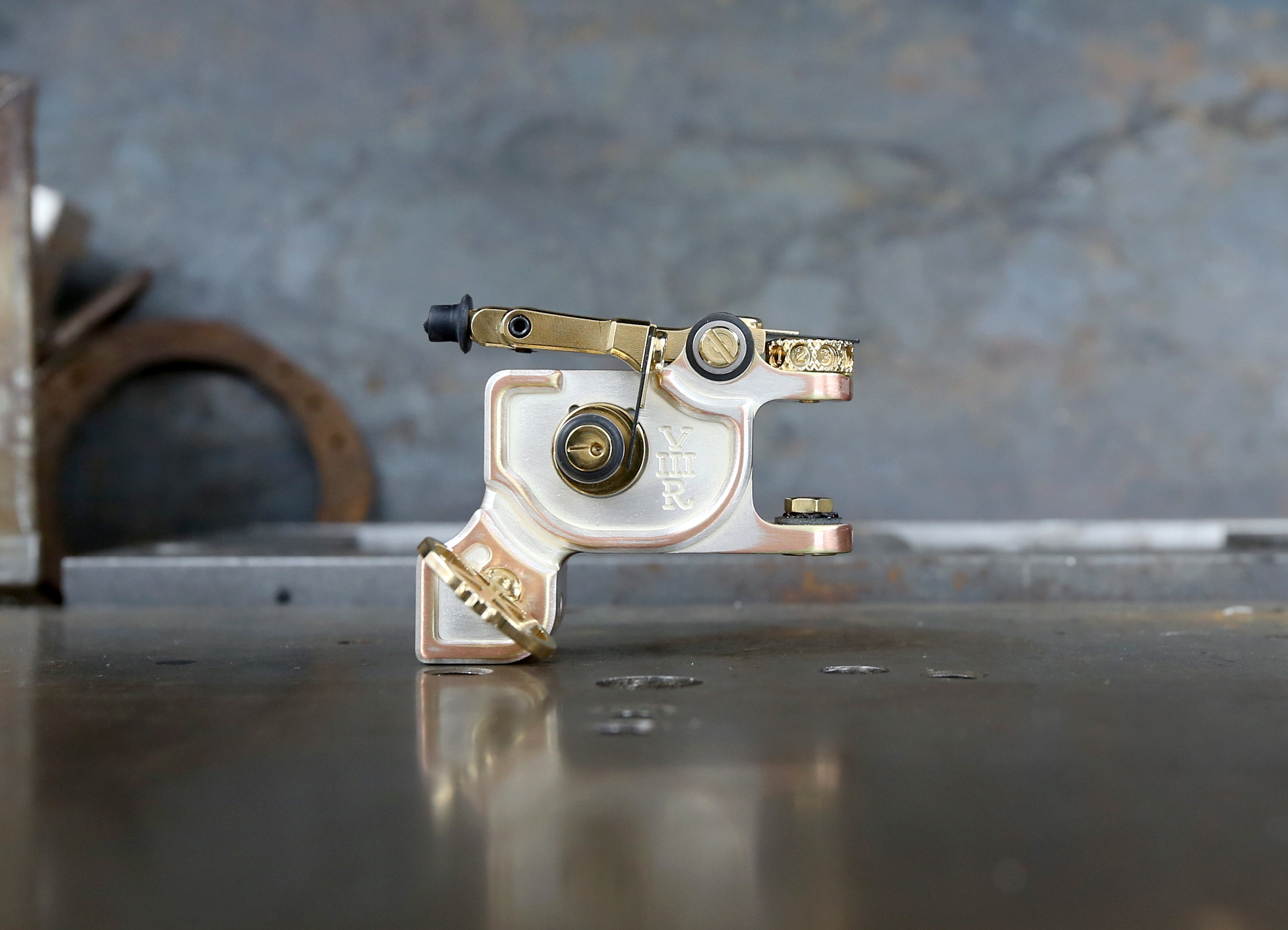 Limited Edition Dan Kubin Frosted Rose Gold V3R Sidewinder - Premium Vape Pen for Discreet & Stylish Vaping On-The-Go