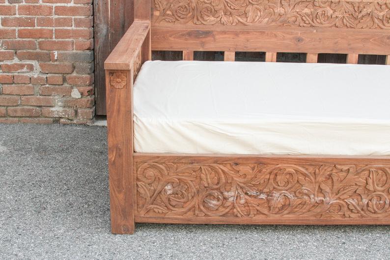 Hand Carved Solid Wood Floral Daybed - Natural Wooden Sofa Bed for Living Room, Patio & Garden Relaxation