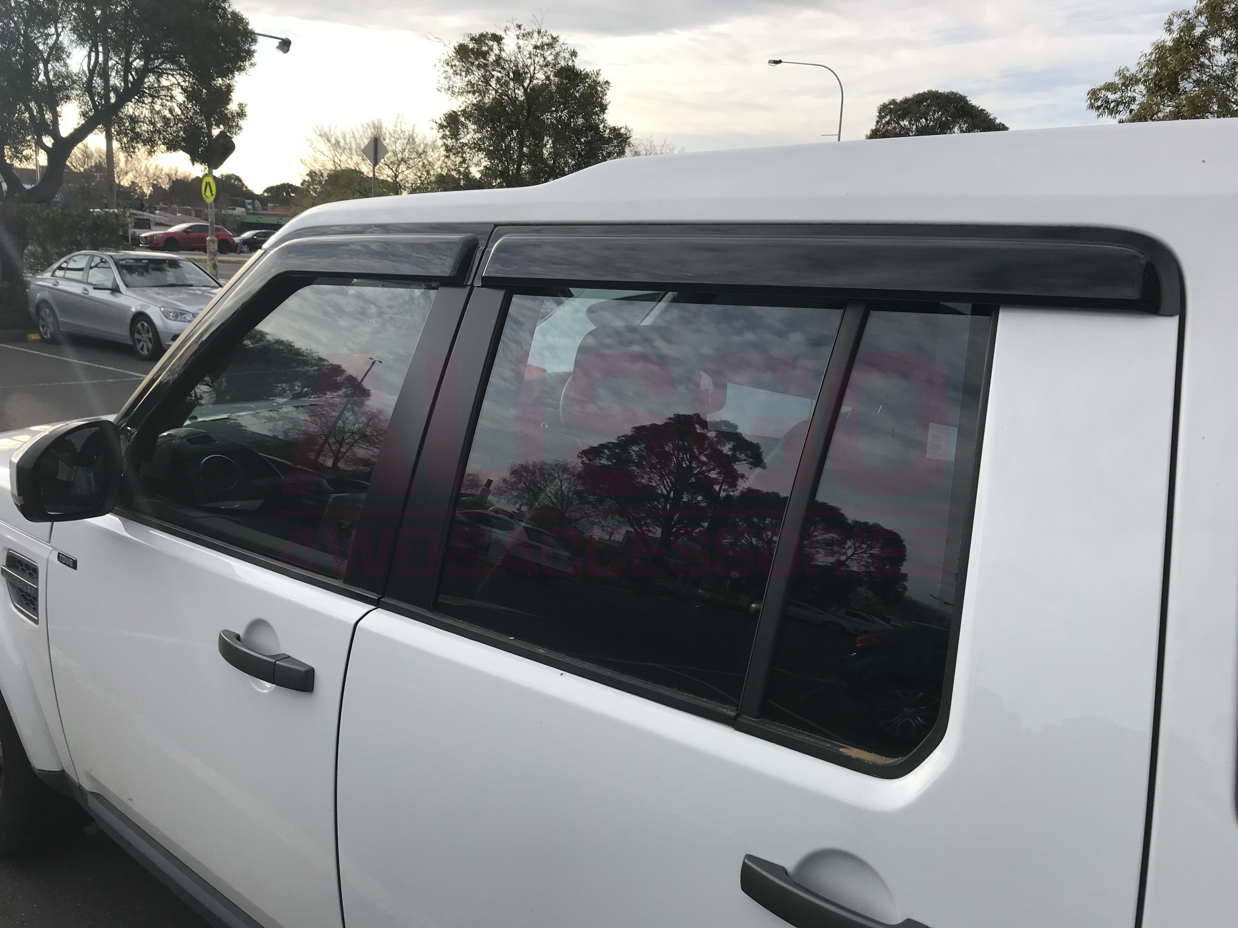 Premium Car Hood & Bonnet Protector for Land Rover Discovery 3 & 4 (2004-2017) - Durable Weather Shield Against Rain, Snow & UV Rays - Perfect for Off-Road Adventures & All-Season Protection