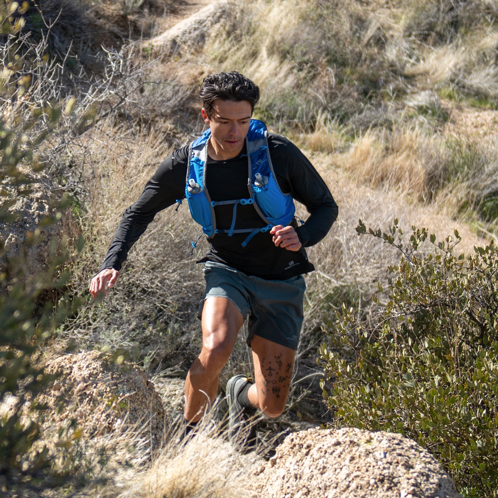 Ultimate Direction Mountain Vest 6.0 - Unisex Hydration Pack for Trail Running & Hiking - Lightweight Breathable Gear for Outdoor Adventures