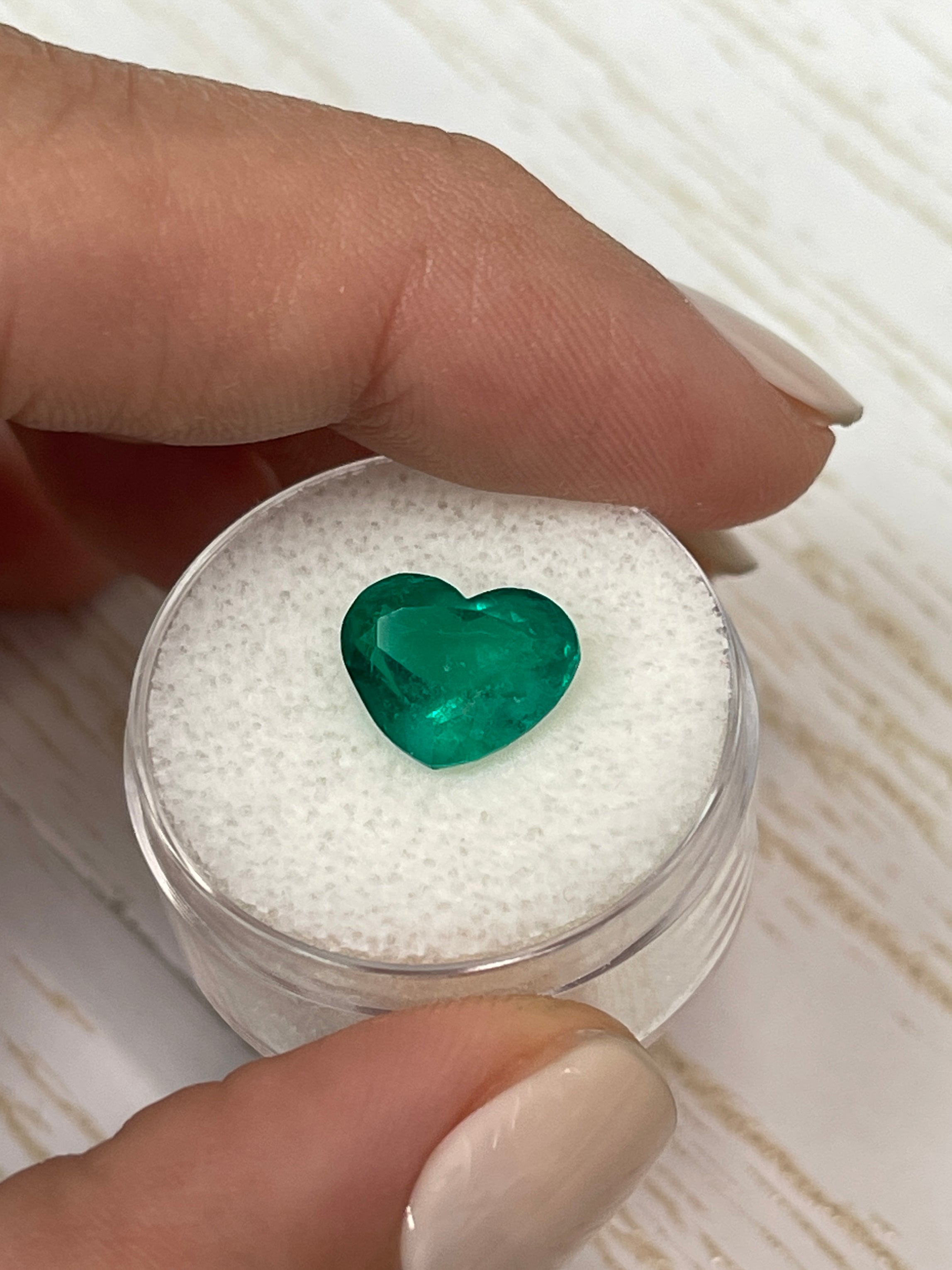 3.35 Carat 11x9mm Certified Vivid Muzo Green Natural Colombian Emerald Heart Cut Gemstone for Engagement Rings & Fine Jewelry