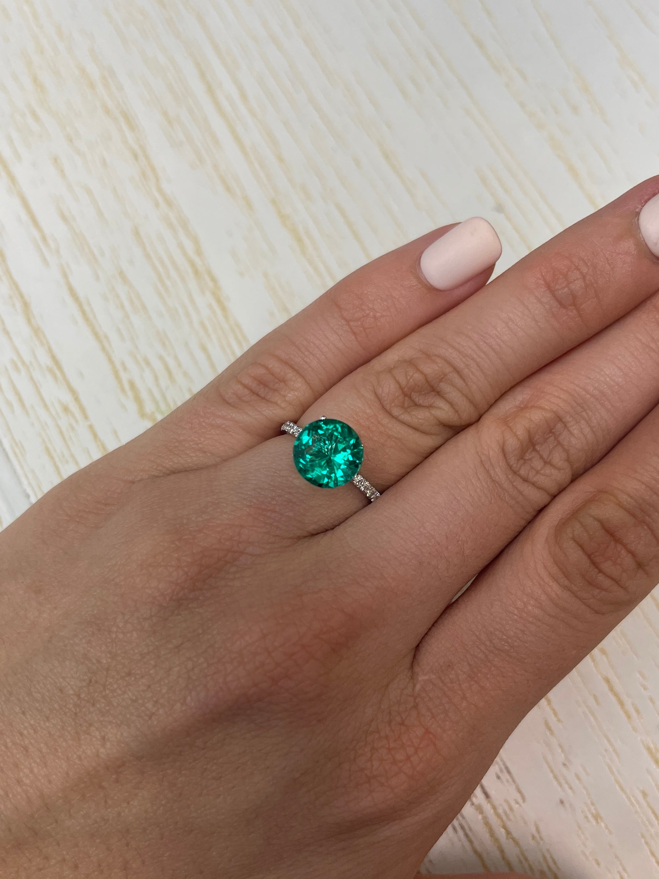 2.71 Carat 10x10mm AAA+ Colombian Emerald - Natural Round Loose Gemstone with Minor Oil Treatment | Perfect for Engagement Rings, Jewelry Making & Collector's Items
