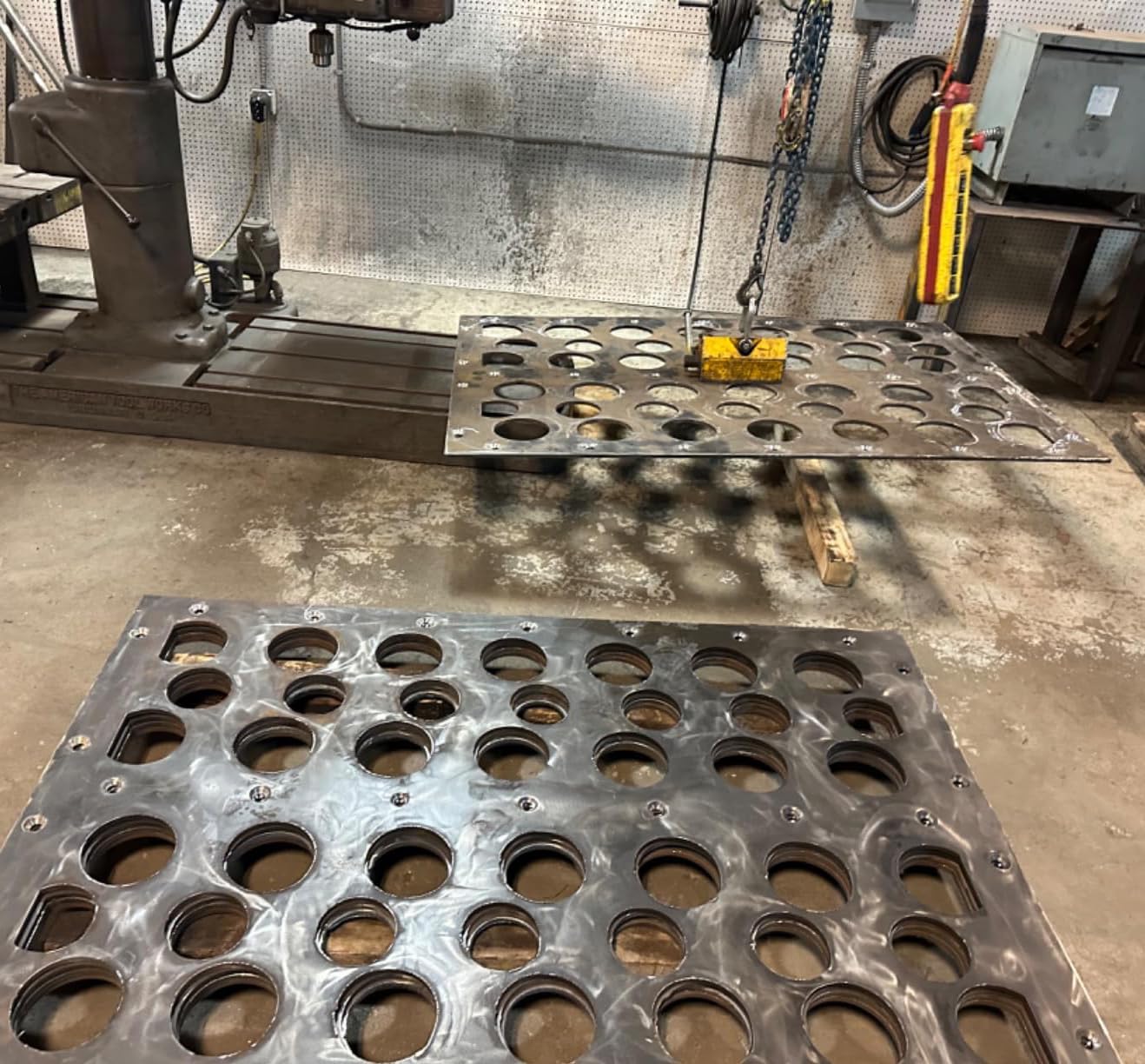 Heavy Duty Magnetic Lifter with Release - 1320 lbs/600kgf Pulling Capacity, 2.5 Safety Factor - Permanent Lifting Magnet for Steel Plates, Blocks & Boards - Ideal for Hoist, Shop Crane & Industrial Lifting Operations