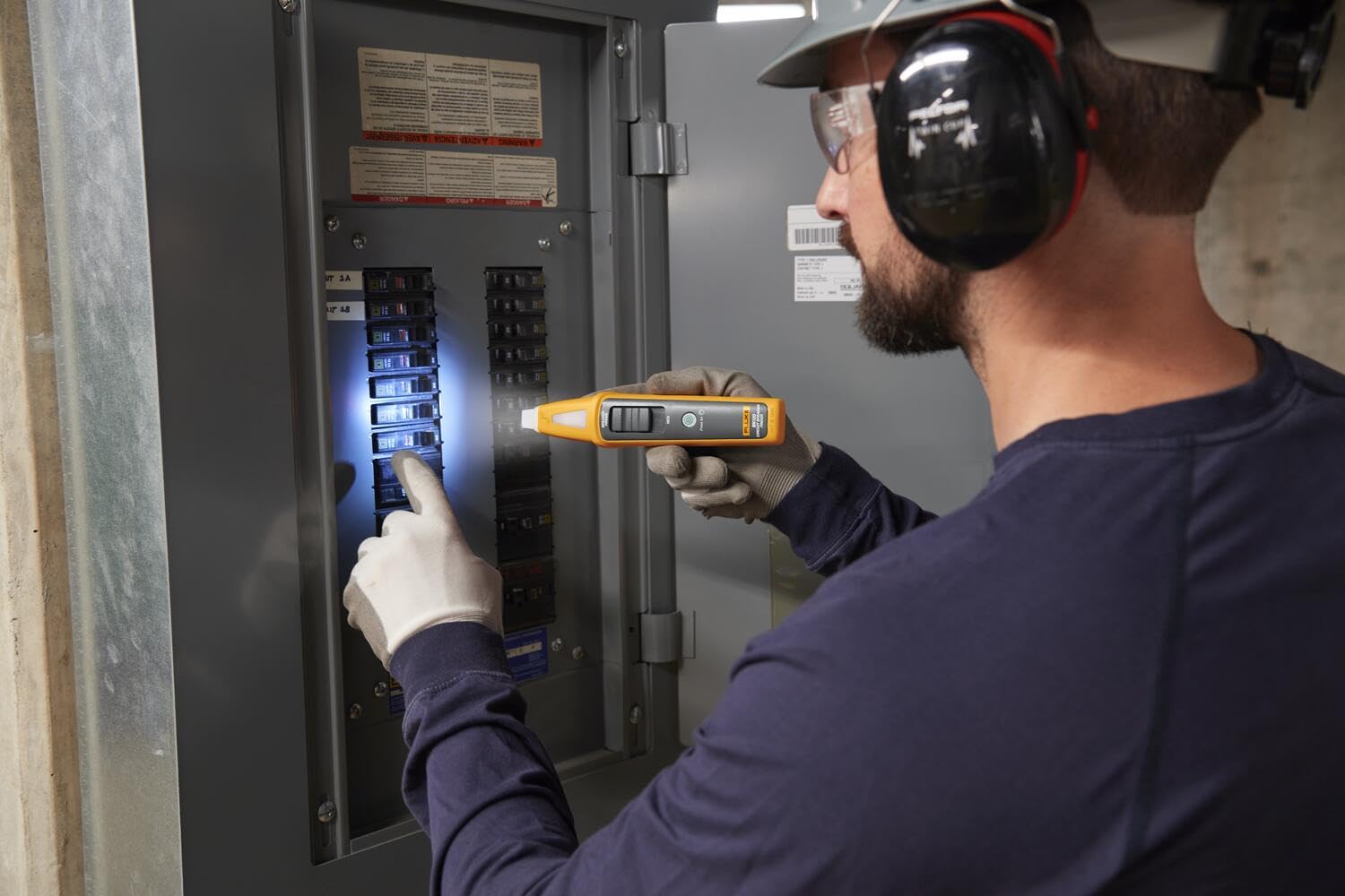 Fluke BK120 SmartTrace Breaker Finder & Socket Tester - Professional Electrical Circuit Tracer for Home & Commercial Use - Perfect for Electricians, DIY Projects & Electrical Maintenance