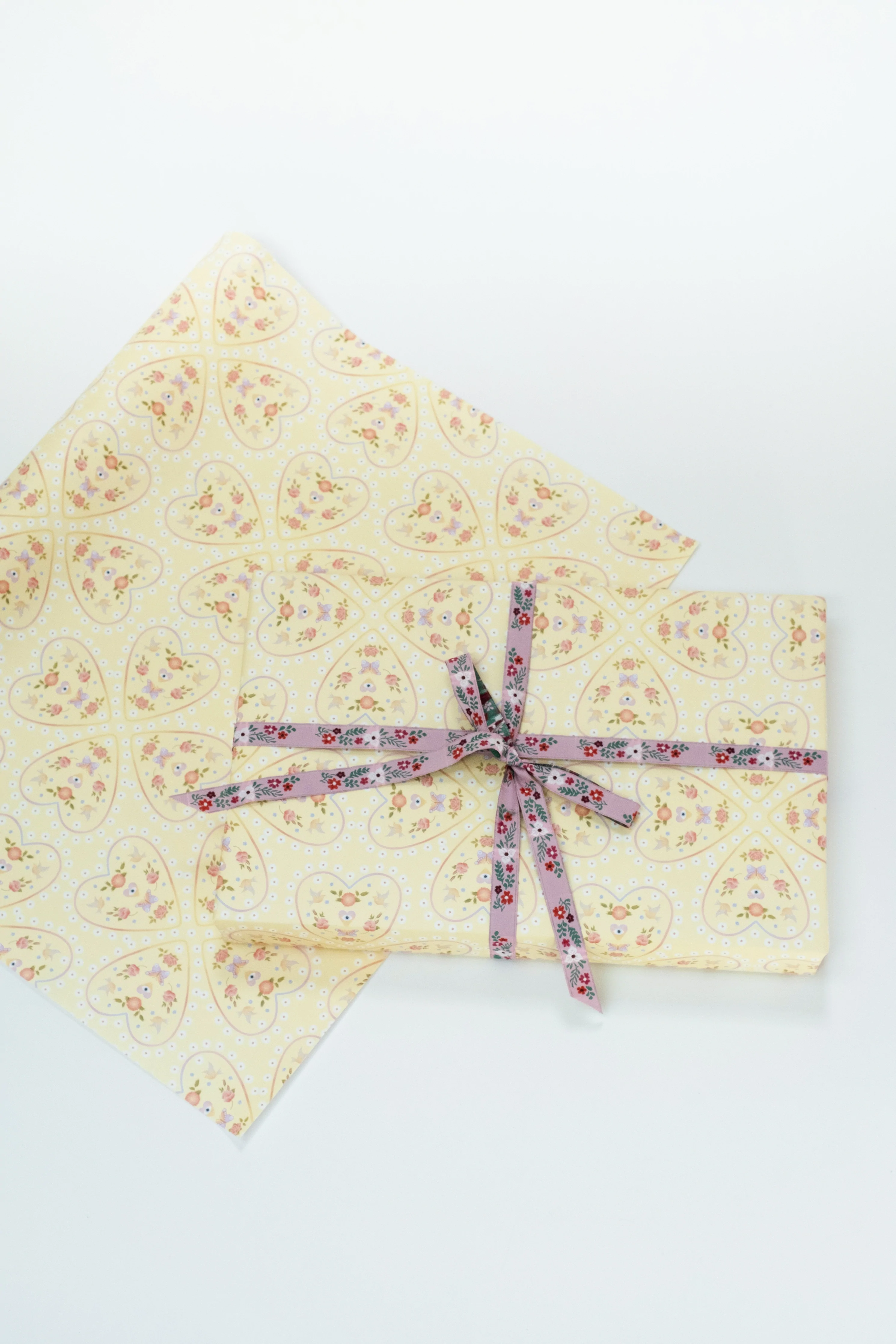 Spring Hearts Rolled Gift Wrap - Premium Decorative Wrapping Paper for Birthdays, Valentine's Day & Special Occasions - Perfect for DIY Crafts, Party Decorations and Thoughtful Gift Presentation